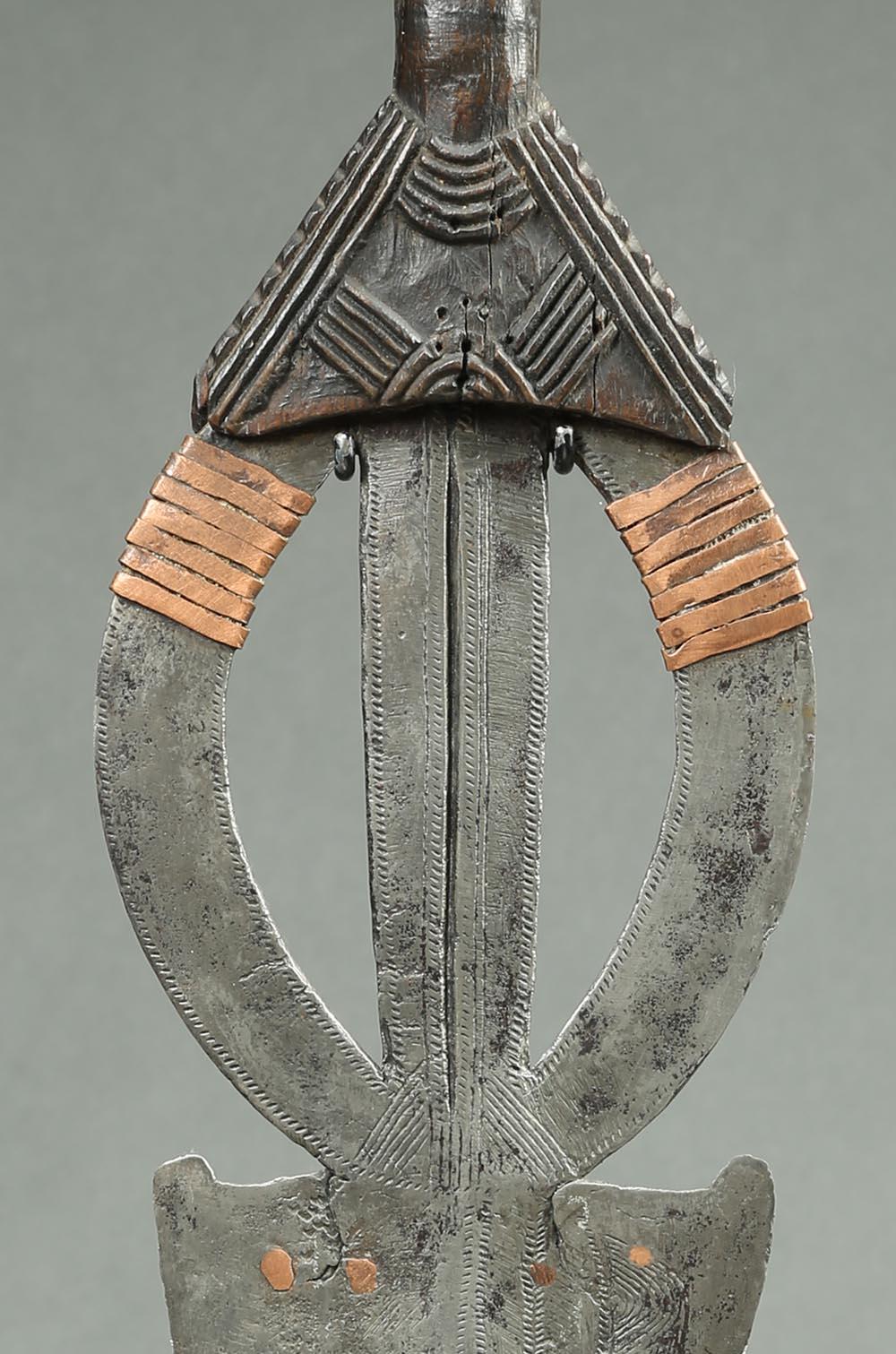 Poto African Iron Sword, Congo Africa on Stand In Good Condition For Sale In Point Richmond, CA