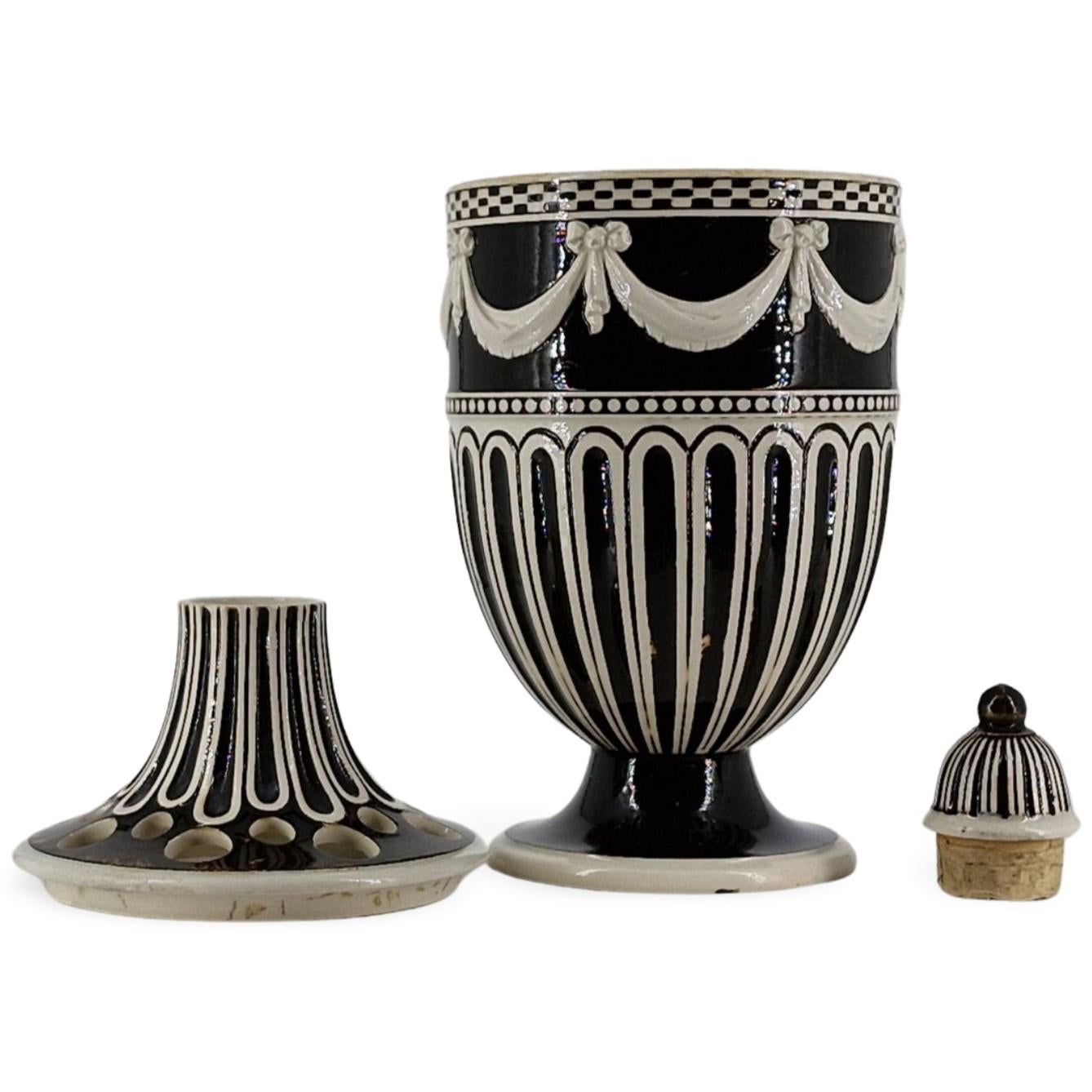 Potpourri in Teracotta Bianca. Wedgwood C1780. In condizioni buone in vendita a Melbourne, Victoria