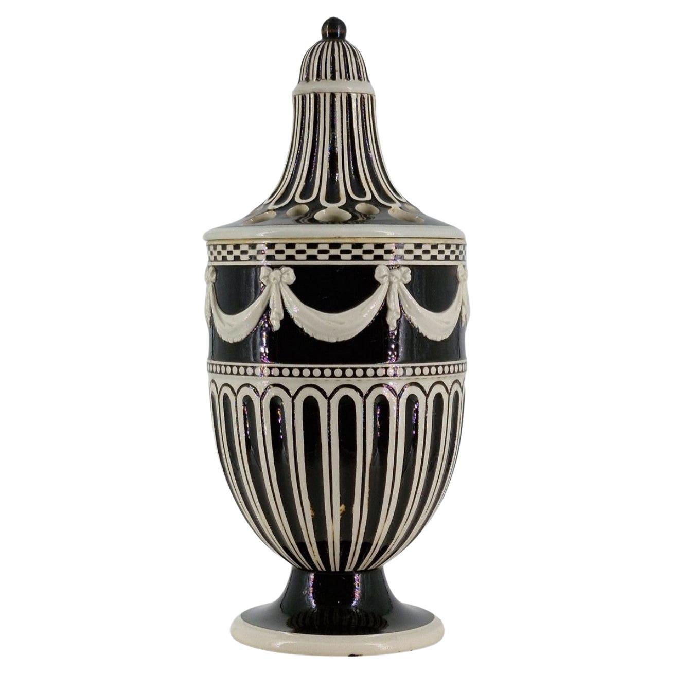 Potpourri en Terracota Blanca. Wedgwood C1780.