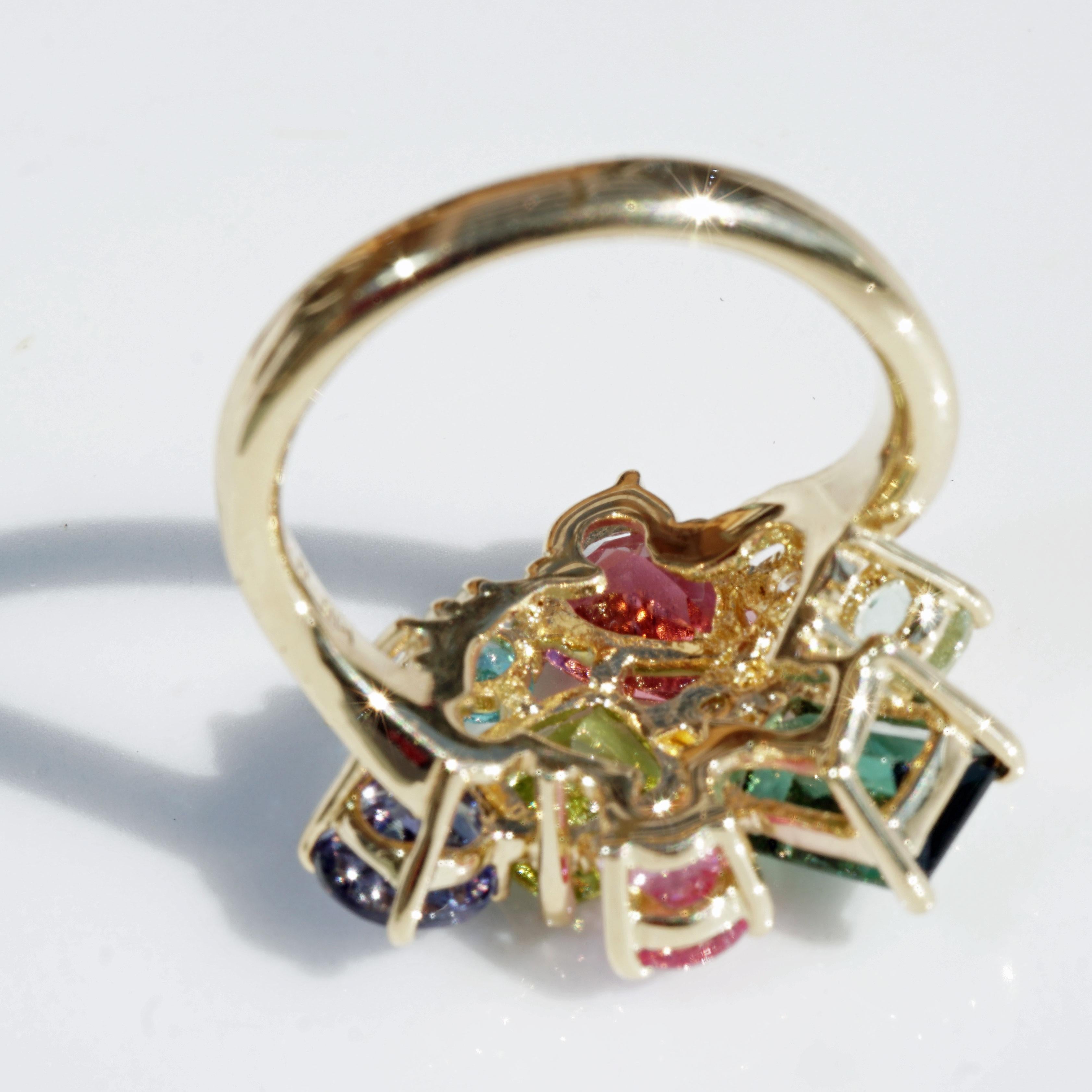 Potpourrie aus Farben und Edelsteinen in vielen Farben Ring mit Peridot, Turmalin, Zirkon (Brillantschliff) im Angebot