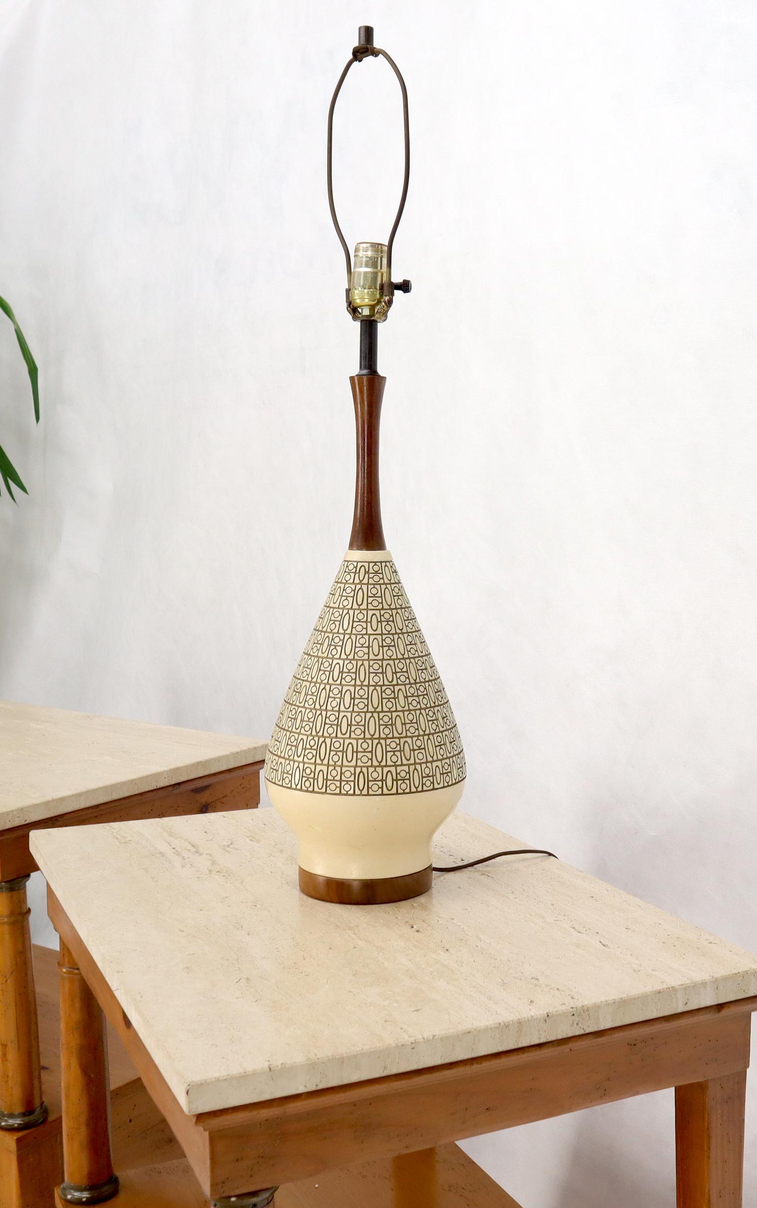 Pottery and Walnut Onion Shape Base Table Lamp, c. 1960's In Good Condition For Sale In Rockaway, NJ