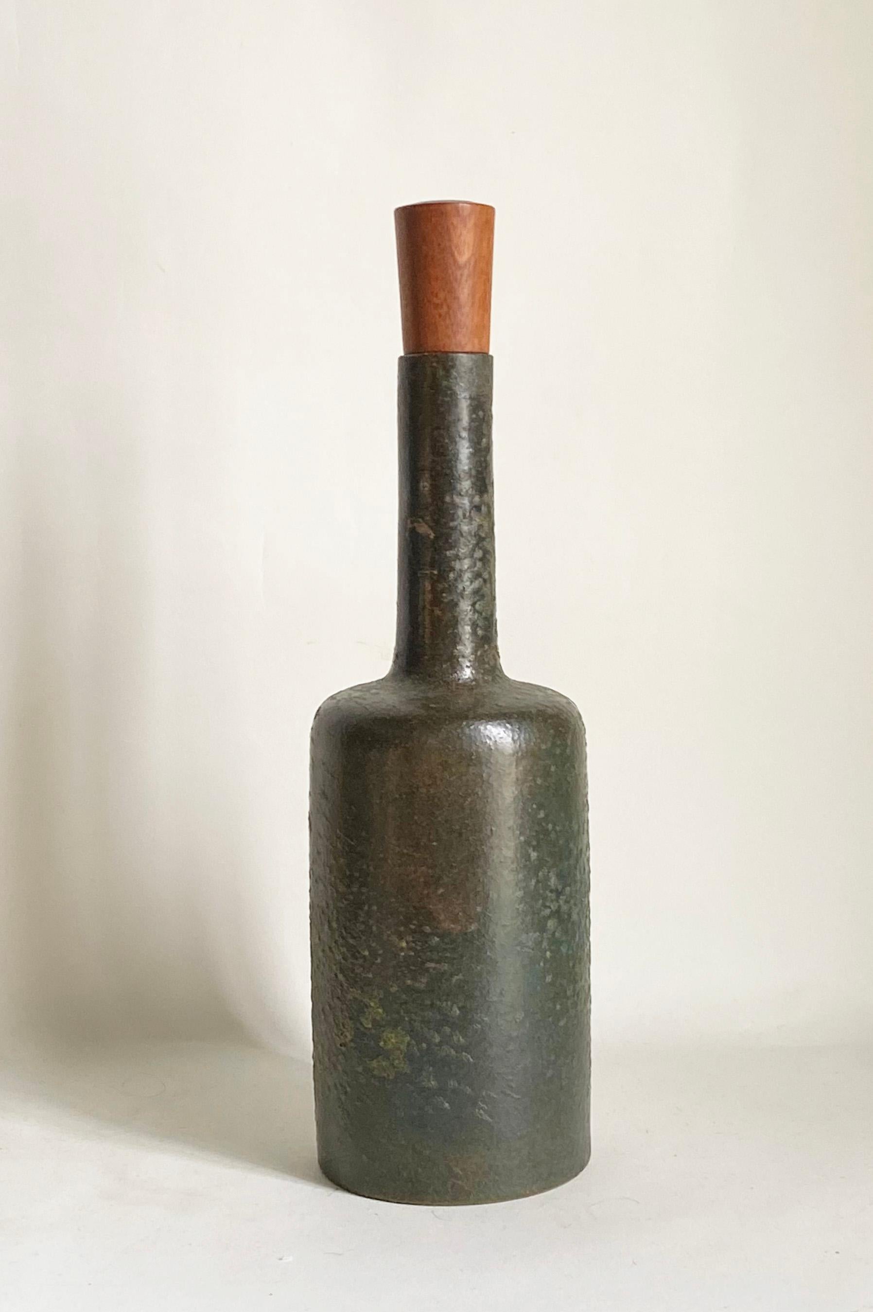 Pottery Bottle with Original Wood Stopper Attributed to Aldo Londi for Bitossi For Sale 2