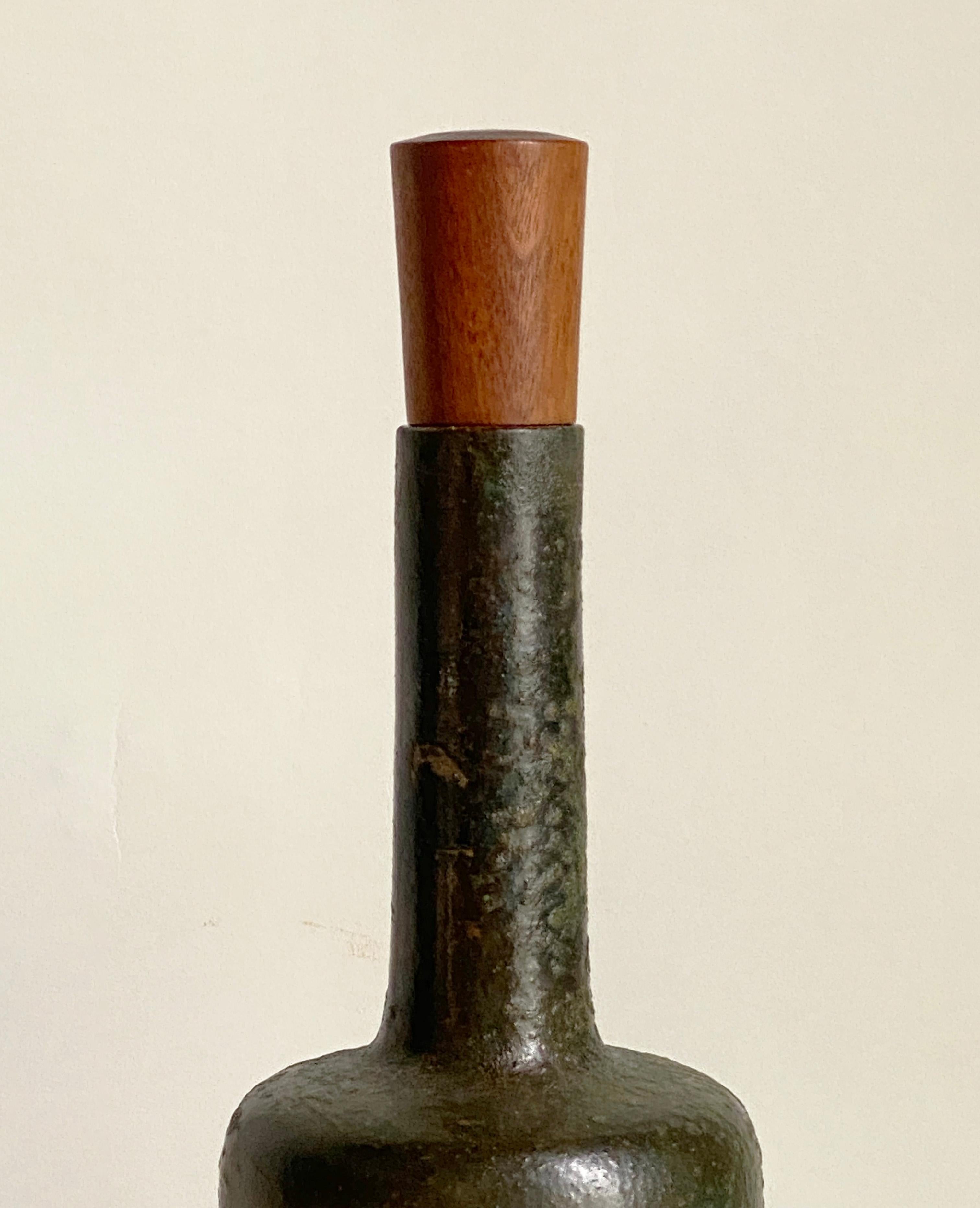 Pottery Bottle with Original Wood Stopper Attributed to Aldo Londi for Bitossi For Sale 3