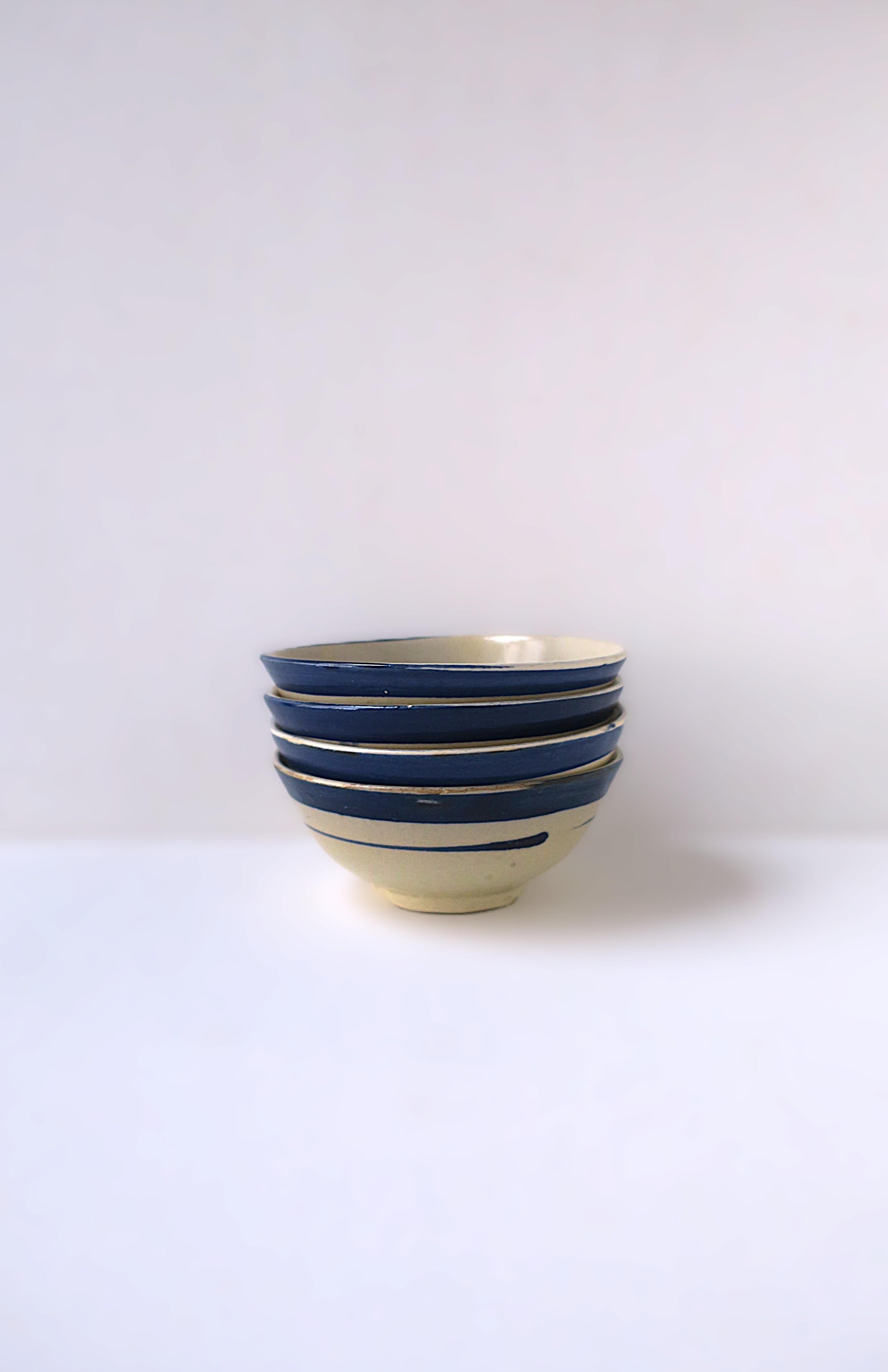 Country Pottery Bowls Blue Off-White, Set of 4 in vendita