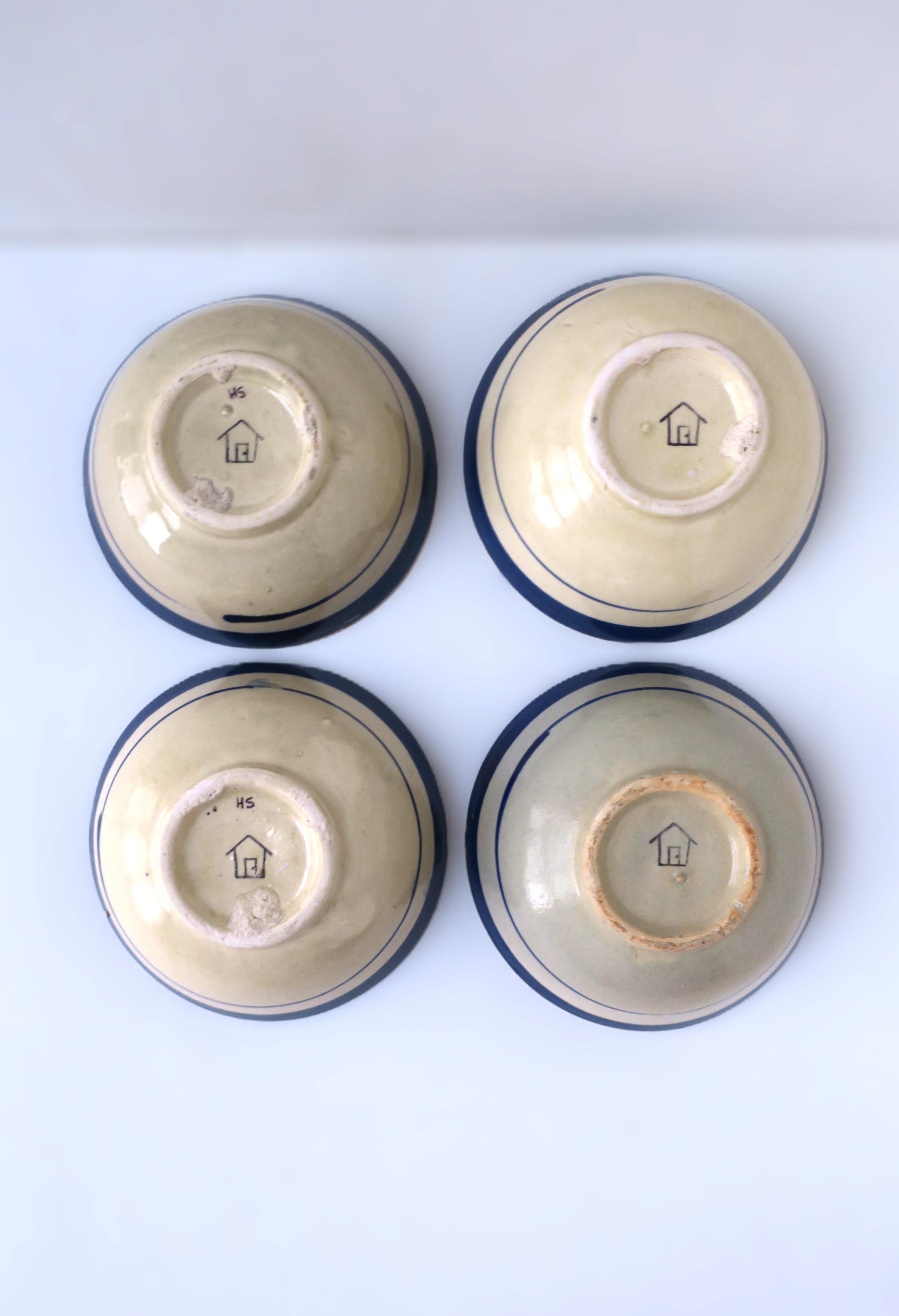 Pottery Bowls Blue Off-White, Set of 4 in vendita 1