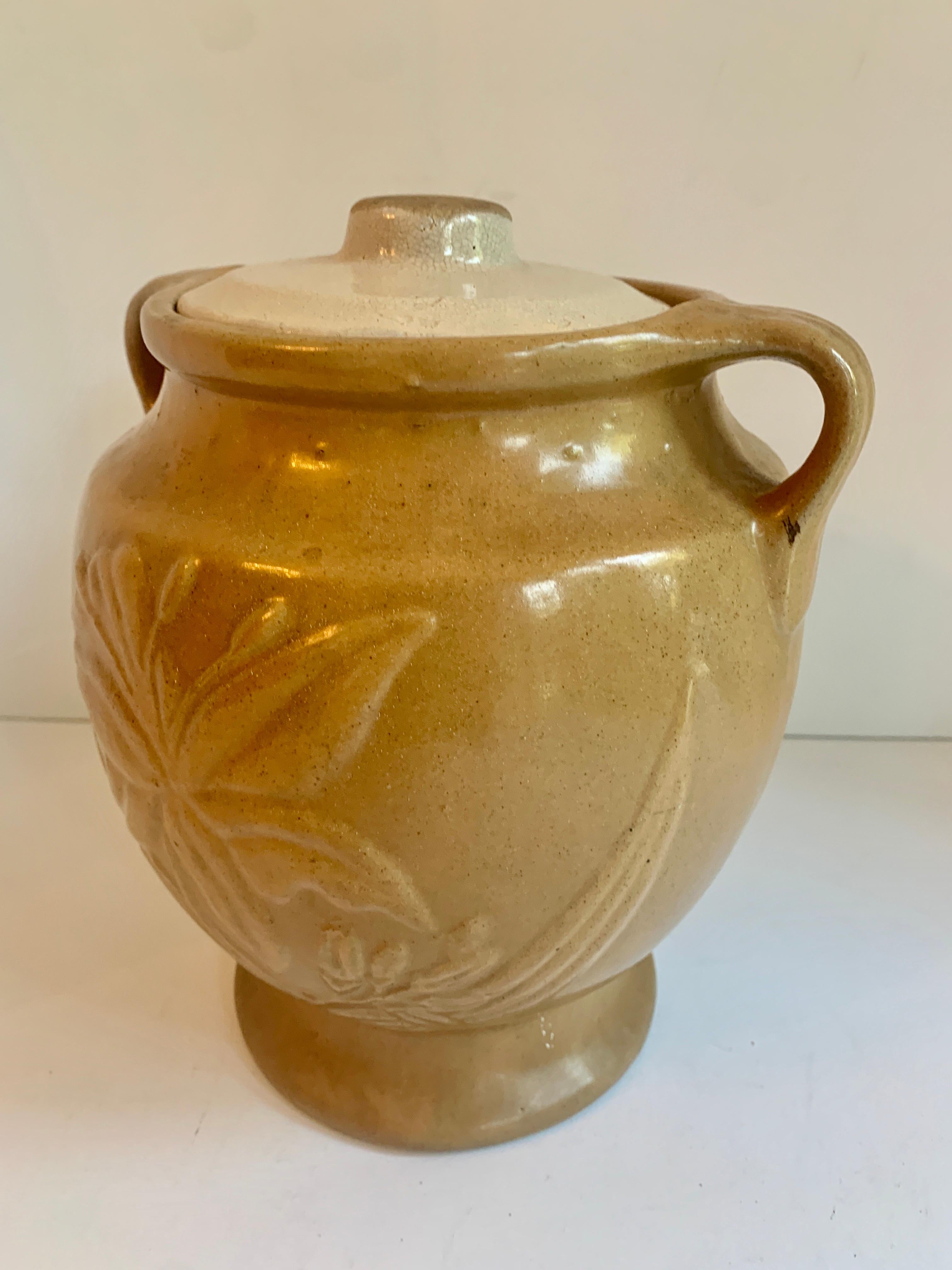 Vintage cookie jar, a wonderfully nostalgic piece for a special place in your kitchen, also a creative solution to pet foods and biscuits!