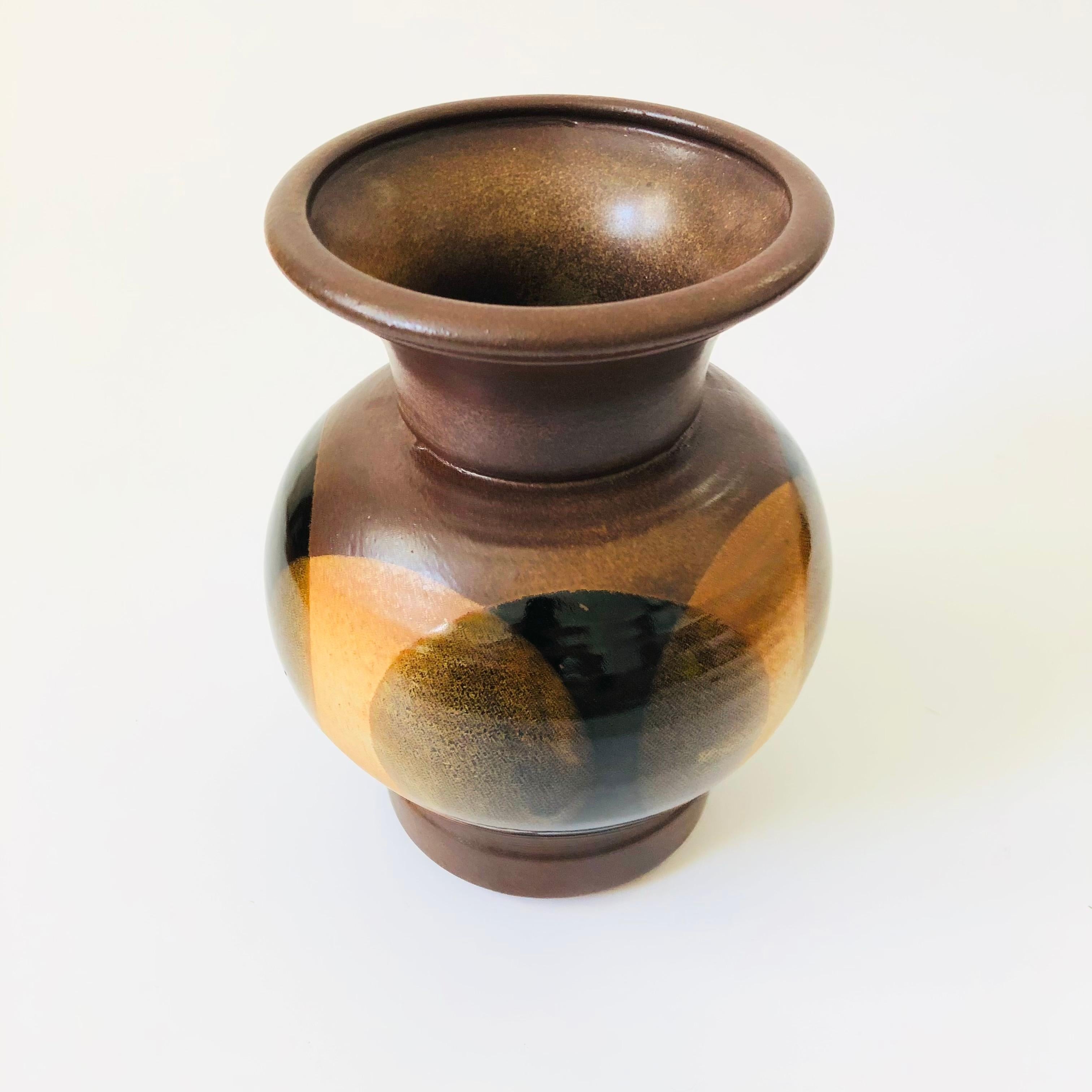 Pottery Craft Vase In Good Condition For Sale In Fairfield, CA
