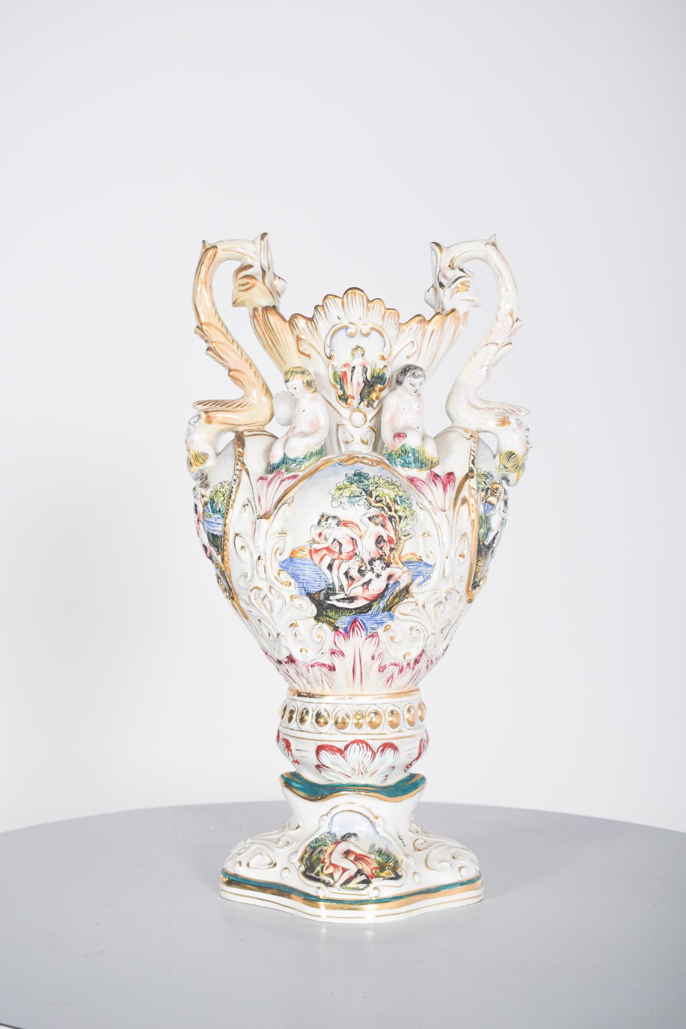 Vaso di ceramica a forma di Amphora, policromo In condizioni discrete in vendita a Lisboa, Lisboa