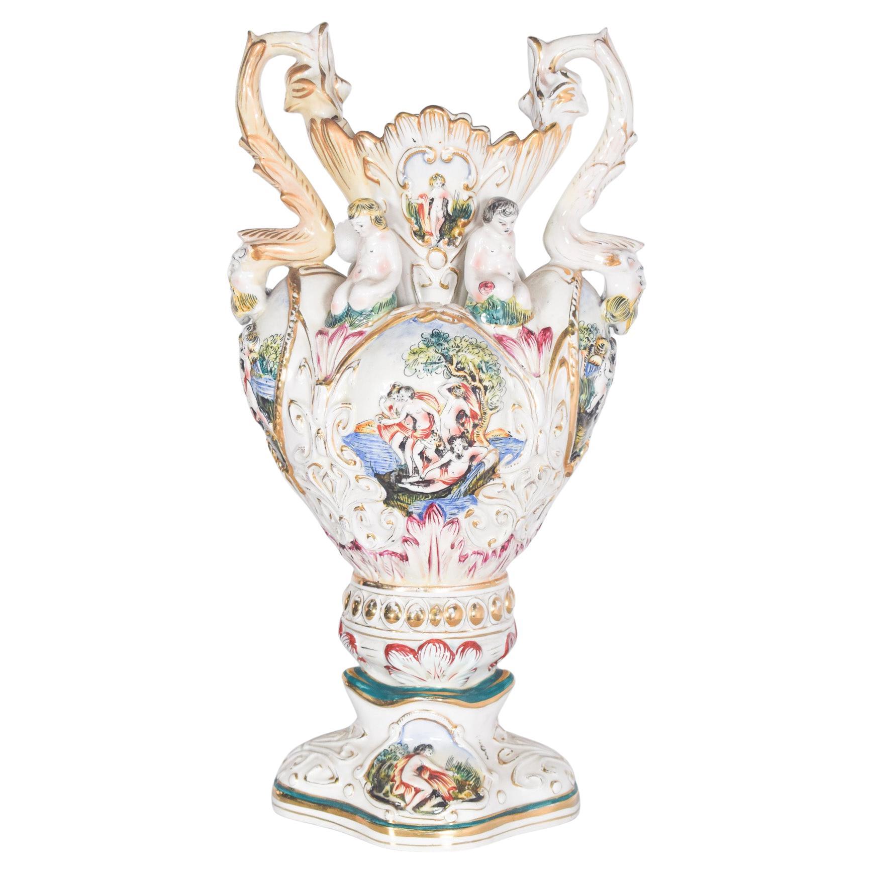 Vaso di ceramica a forma di Amphora, policromo in vendita
