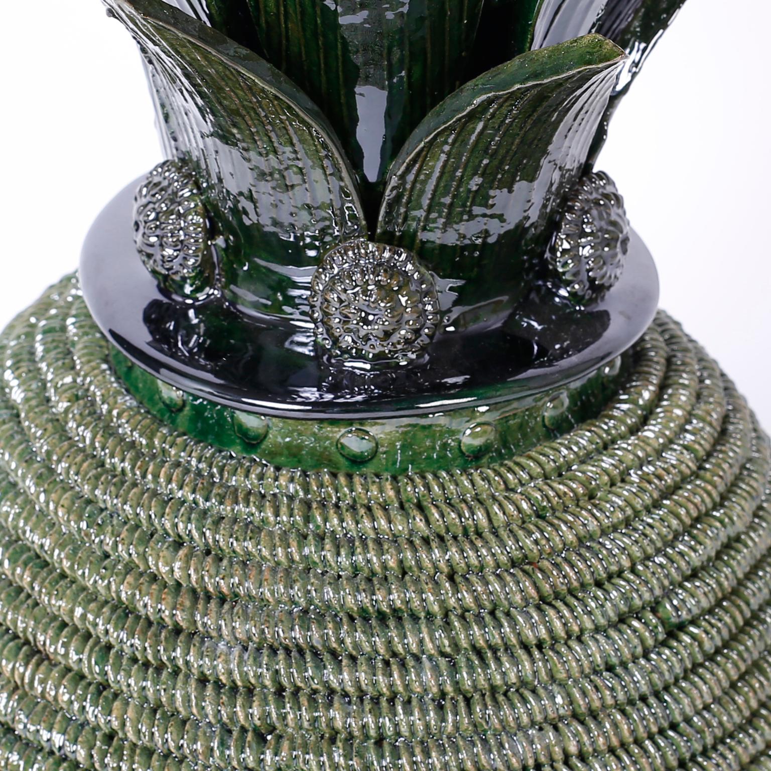 Keramik oder glasierte Terrakotta-Keramik mit Deckel aus Ananasglas oder Urne (Mexikanisch)