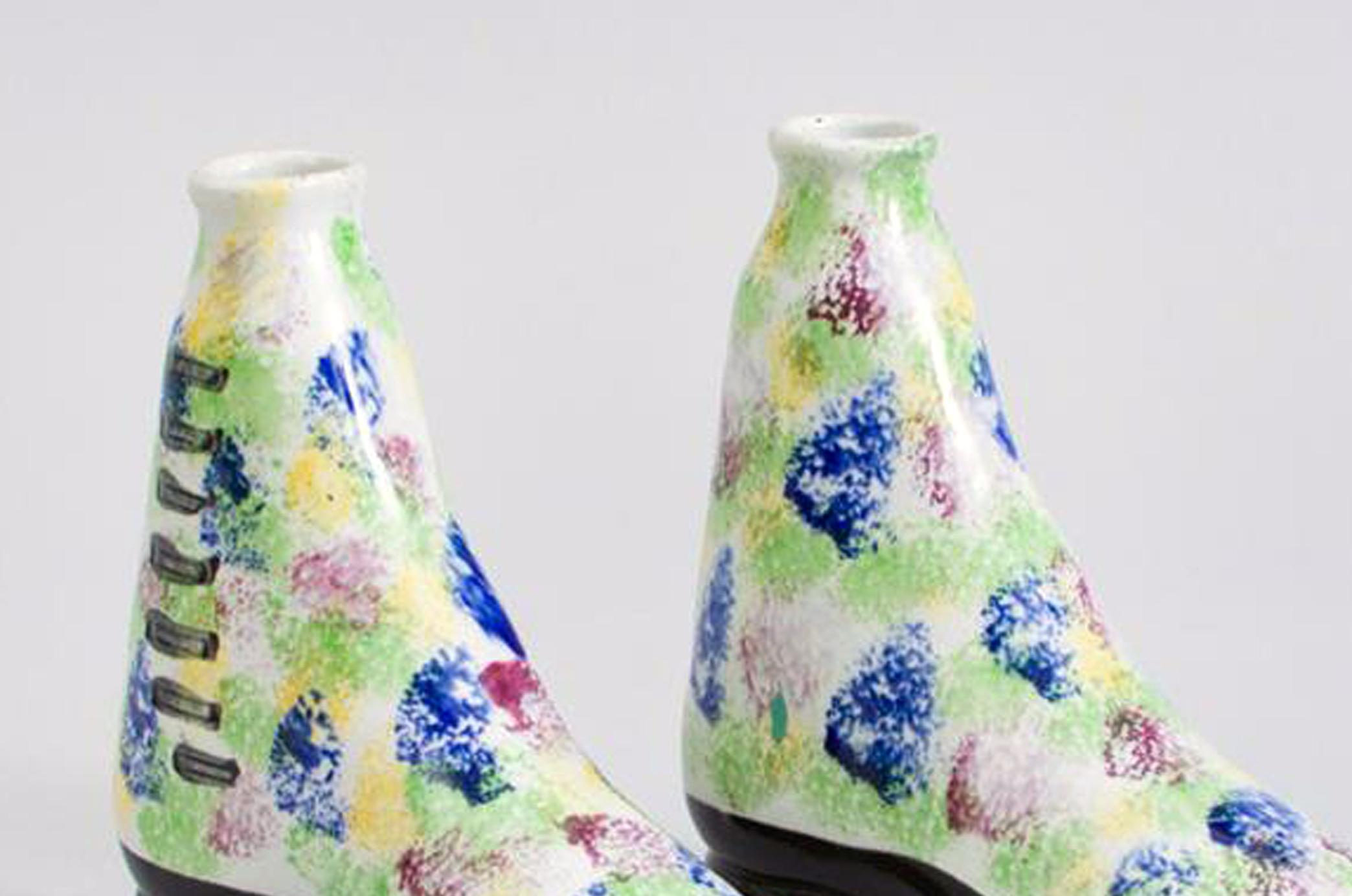 Keramik-Perlenware Sponged Spirit Flasks in Form von Stiefeln, schottisch (19. Jahrhundert) im Angebot