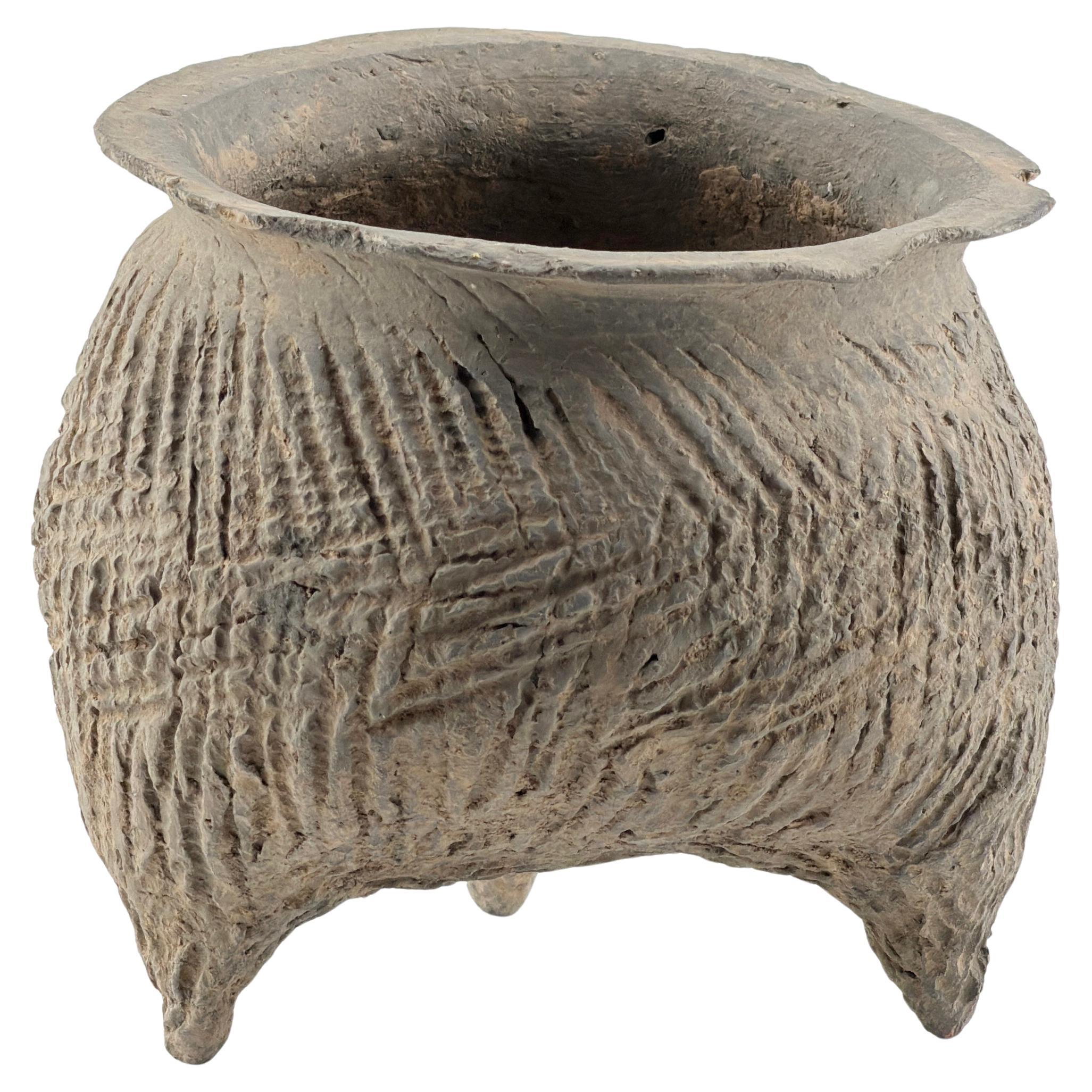 Pottery Tripod Li Vessel
