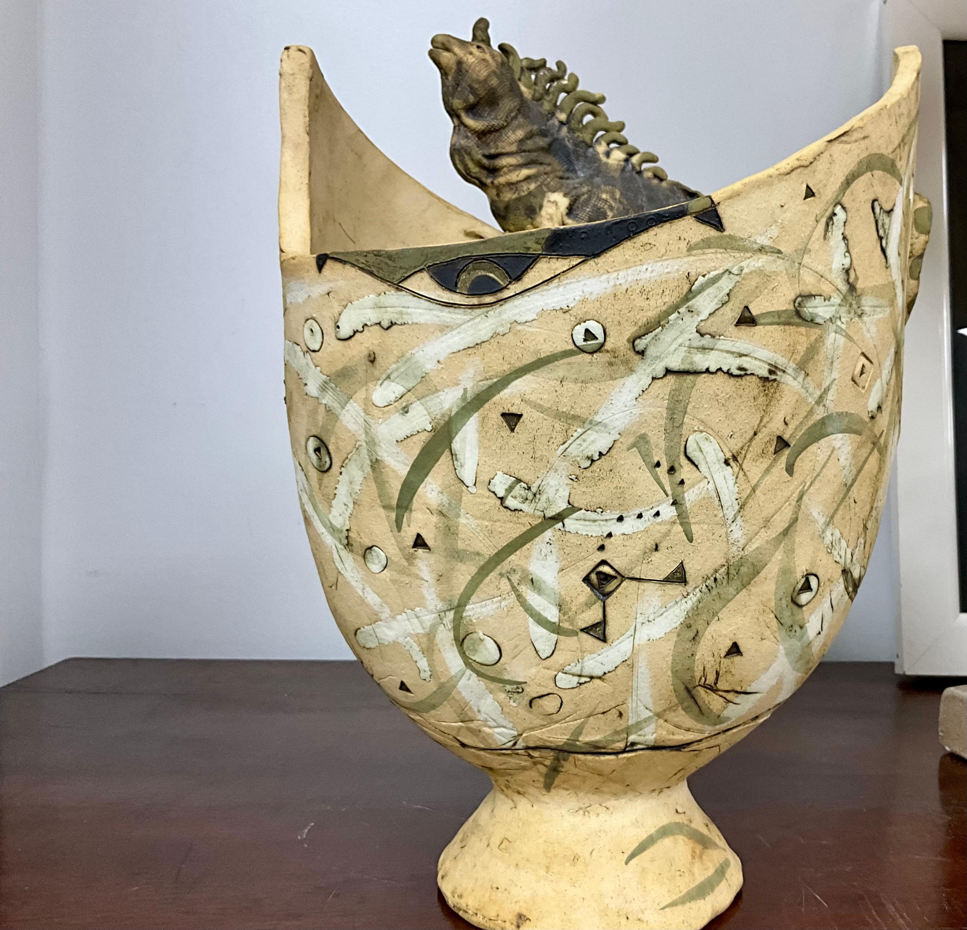 Pottery Vase with Iguana Sculpture Signed For Sale 8