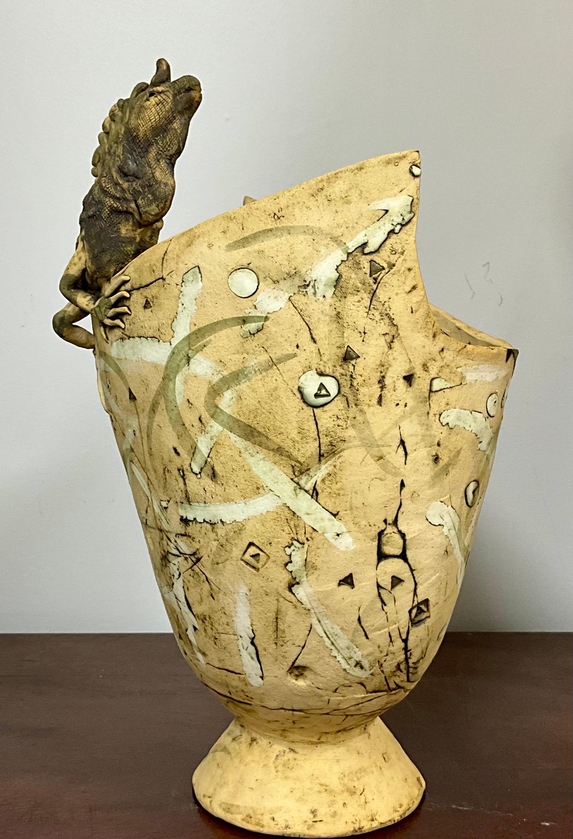Pottery Vase with Iguana Sculpture Signed For Sale 12