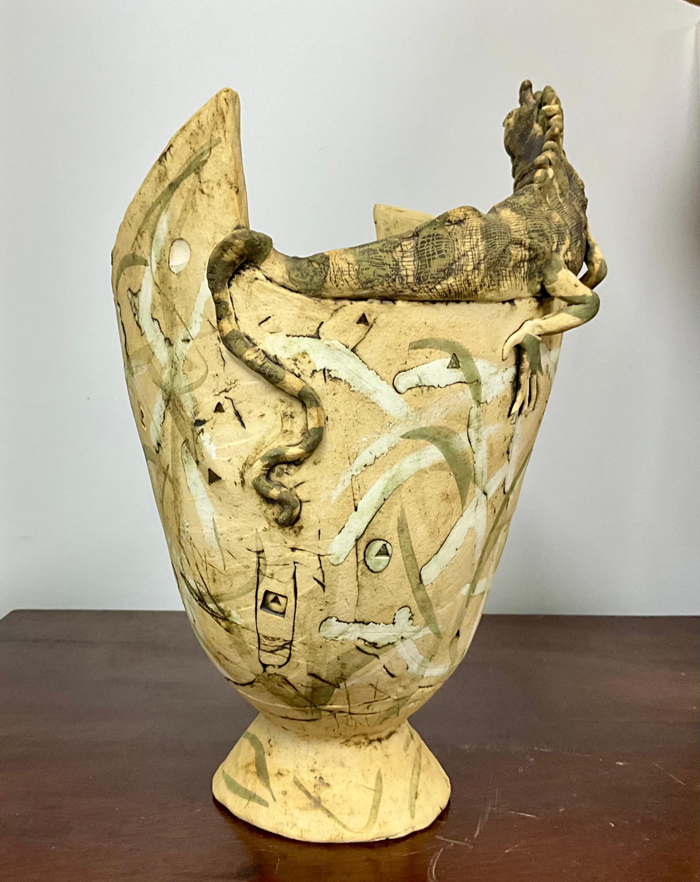 Pottery Vase with Iguana Sculpture Signed For Sale 1