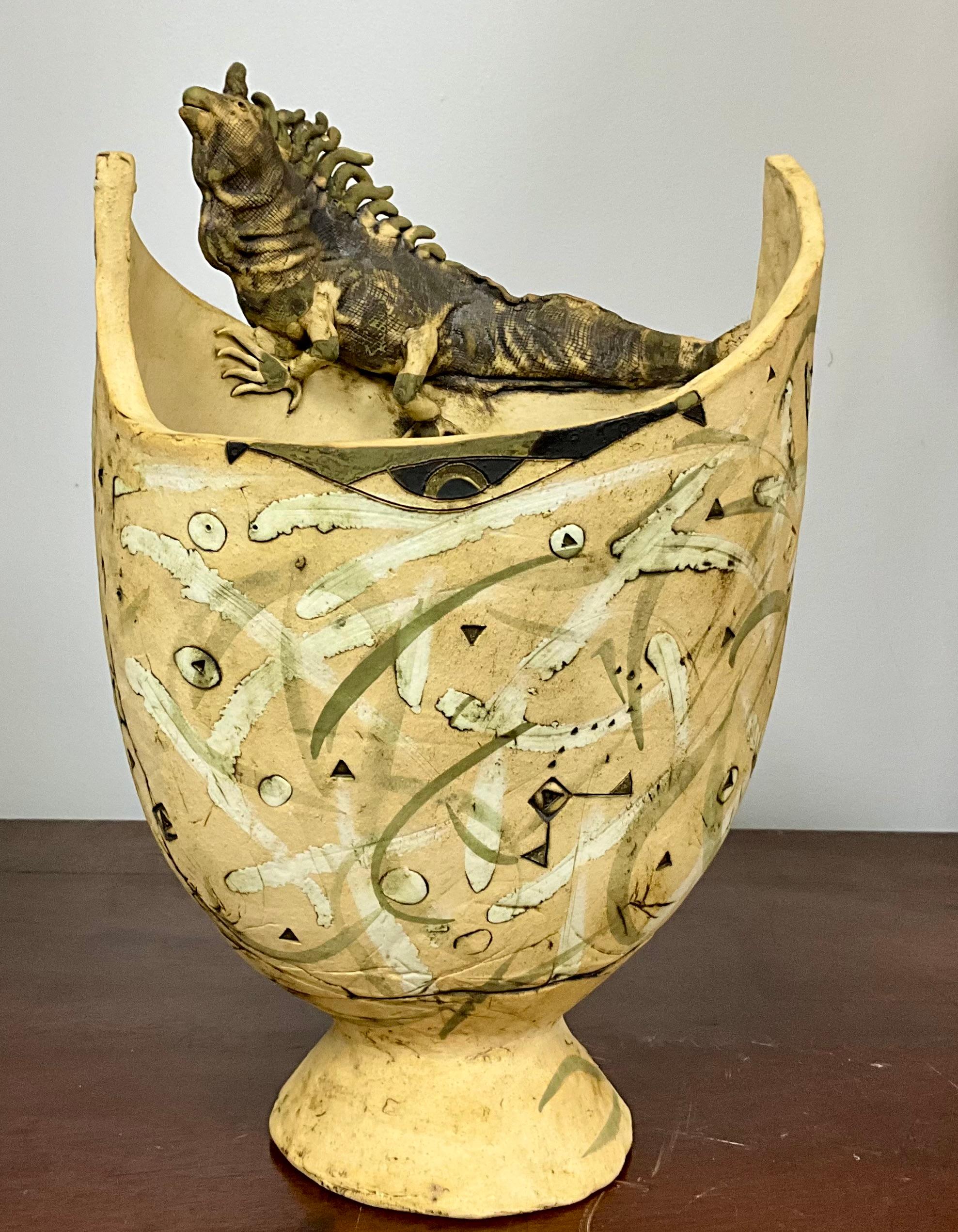 Pottery Vase with Iguana Sculpture Signed For Sale 3