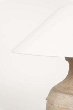 Lámpara de Vasija de Cerámica con Pantalla de Lino Coolie