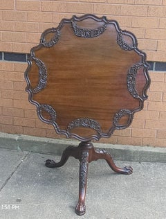 Potthast Bros Hancrafted Mesa de té de caoba tallada estilo Chippendale con tapa basculante