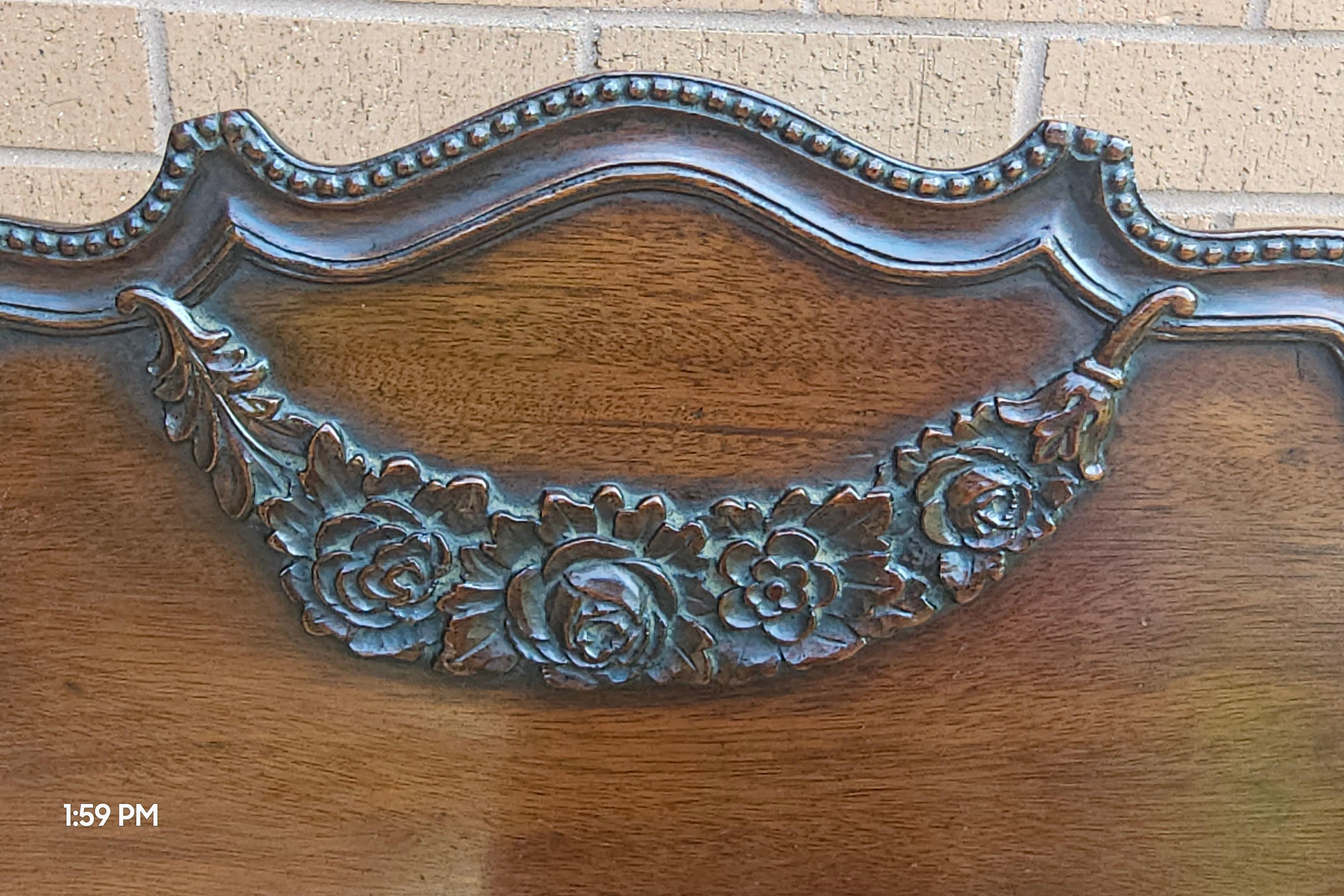 Potthast Bros Hancrafted Chippendale Style Carved Mahogany Tilt Top Tea Table For Sale 1
