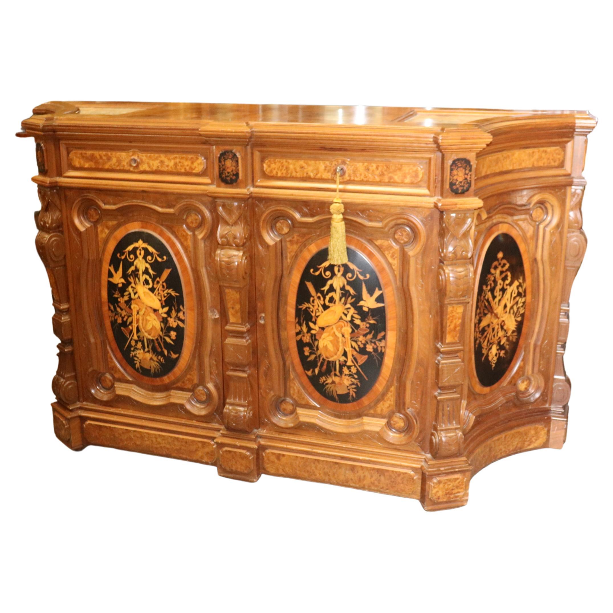 Pottier & Stymus zugeschrieben Circassian Nussbaum Intarsien Kredenz Sideboard