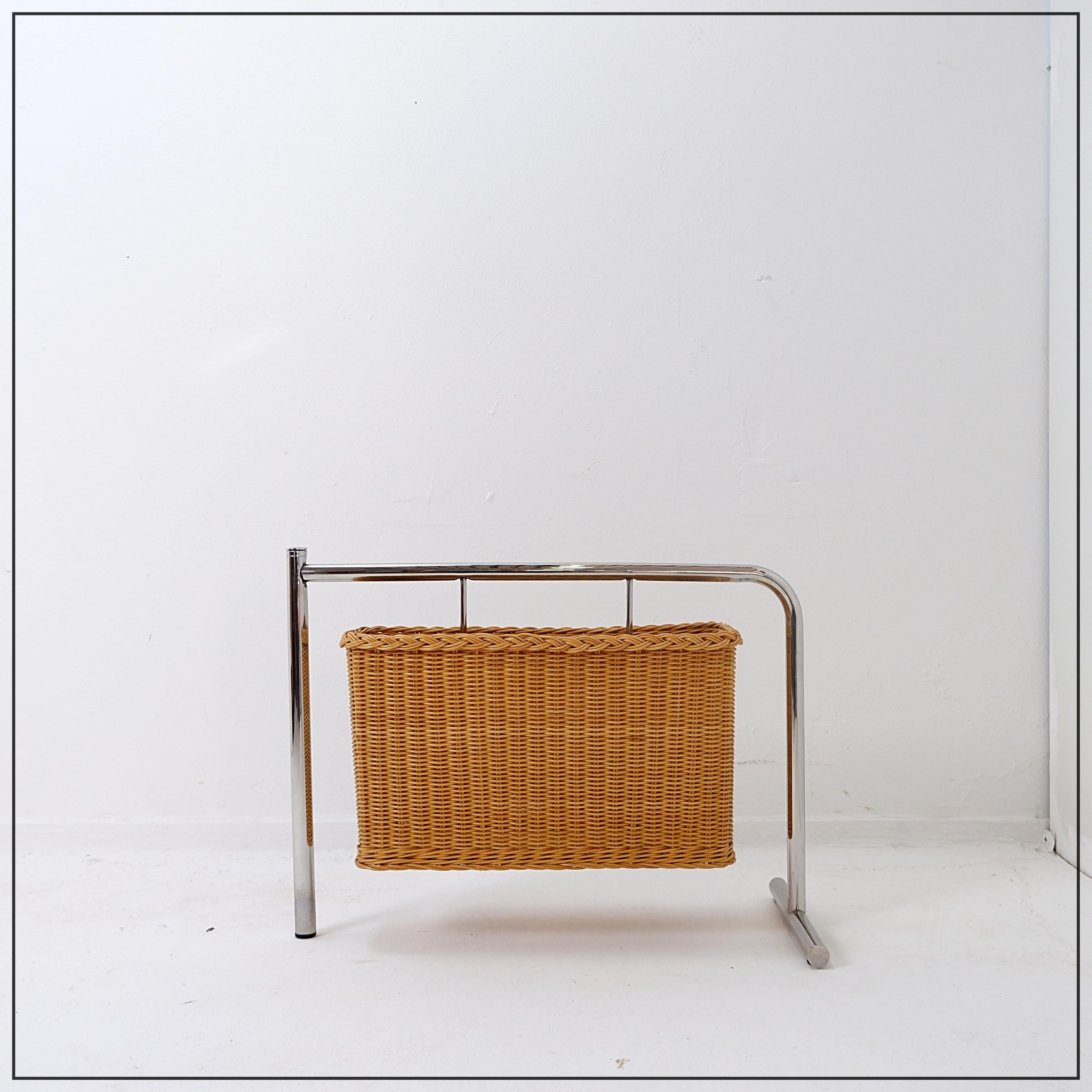 'Potto' Magazine Holder by Andrea Branzi for Zanotta, 1980s
Italian design - decoration - Vintage
Measures : 62x30cm  H:44cm
Materials : Metal - Wicker
Weigth : 7kg
