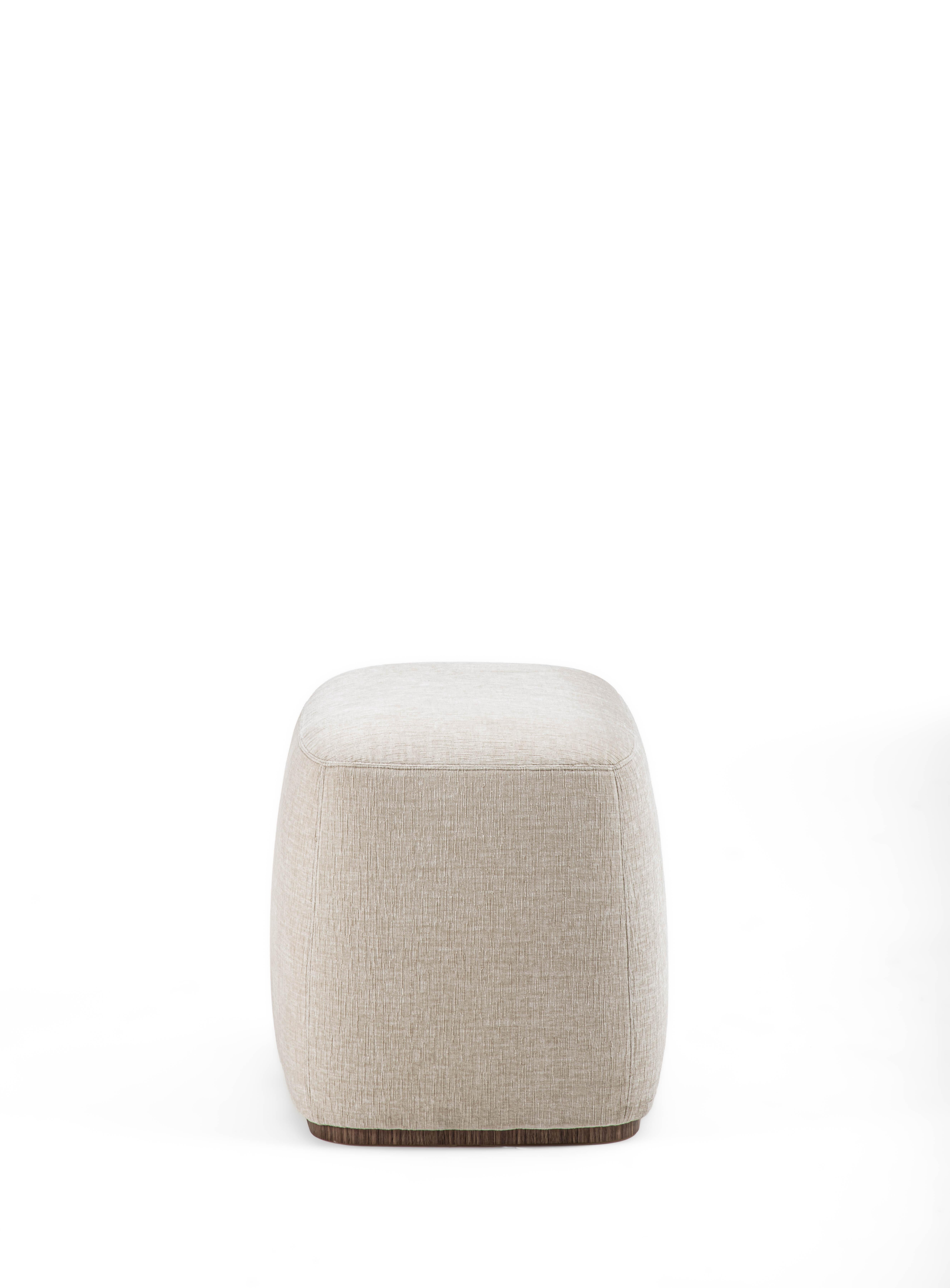 Moderno Pouf Alma moderno in tessuto con profilo in Noce Canaletto in vendita