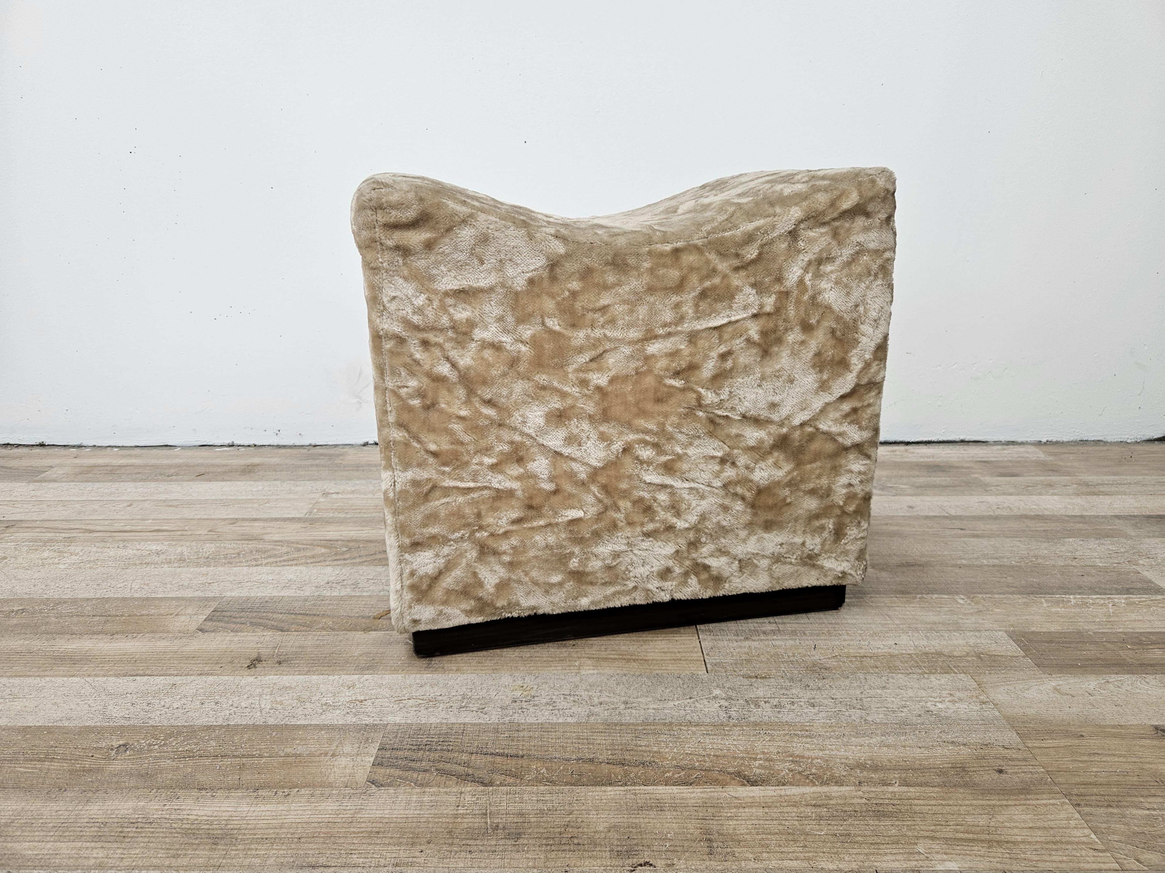 Mid-Century Modern Pouf des années 1950 avec base en bois et housse en tissu doux en vente