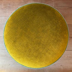 Handgefertigter Hocker aus grünem und blauem Samt