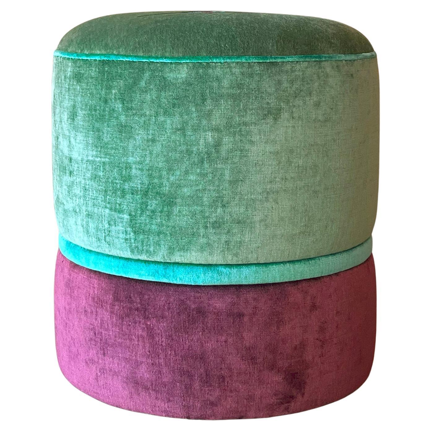 Pouf artigianale ricamato in velluto verde acqua e viola