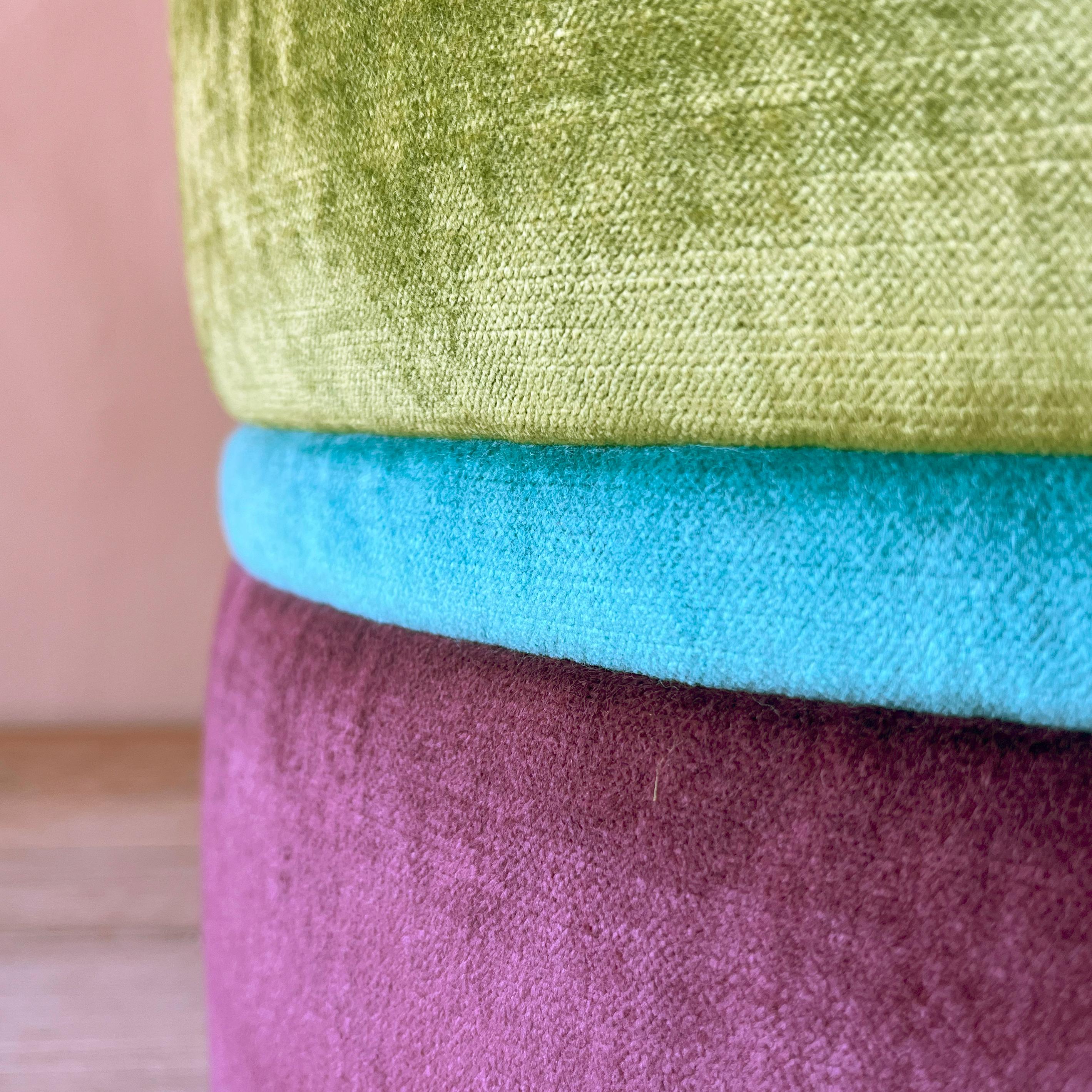 Pouf artigianale ricamato in velluto verde e viola Neuf - En vente à Torino, IT