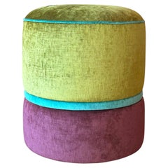 Pouf artigianale ricamato in velluto verde e viola