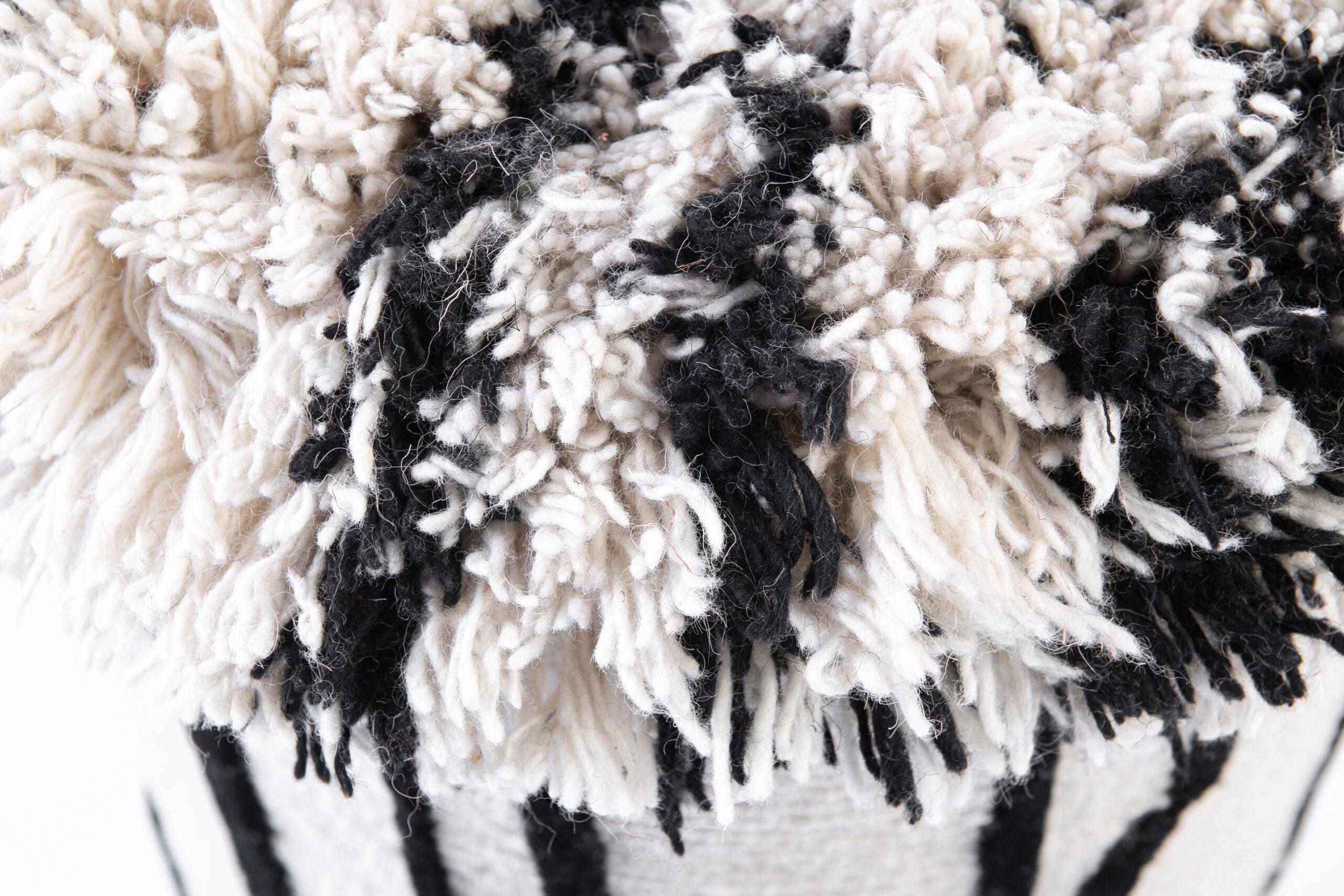 Postmoderne Pouf Charaktere Cuno par Lyk Carpet en vente