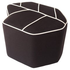 Siège Pouf Leaf conçu par nico, tapissé de tissu de laine Kvadrat