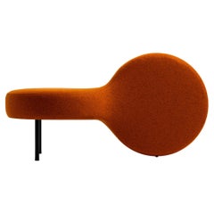 Hocker aus Wollstoff mit Schleife von WOO