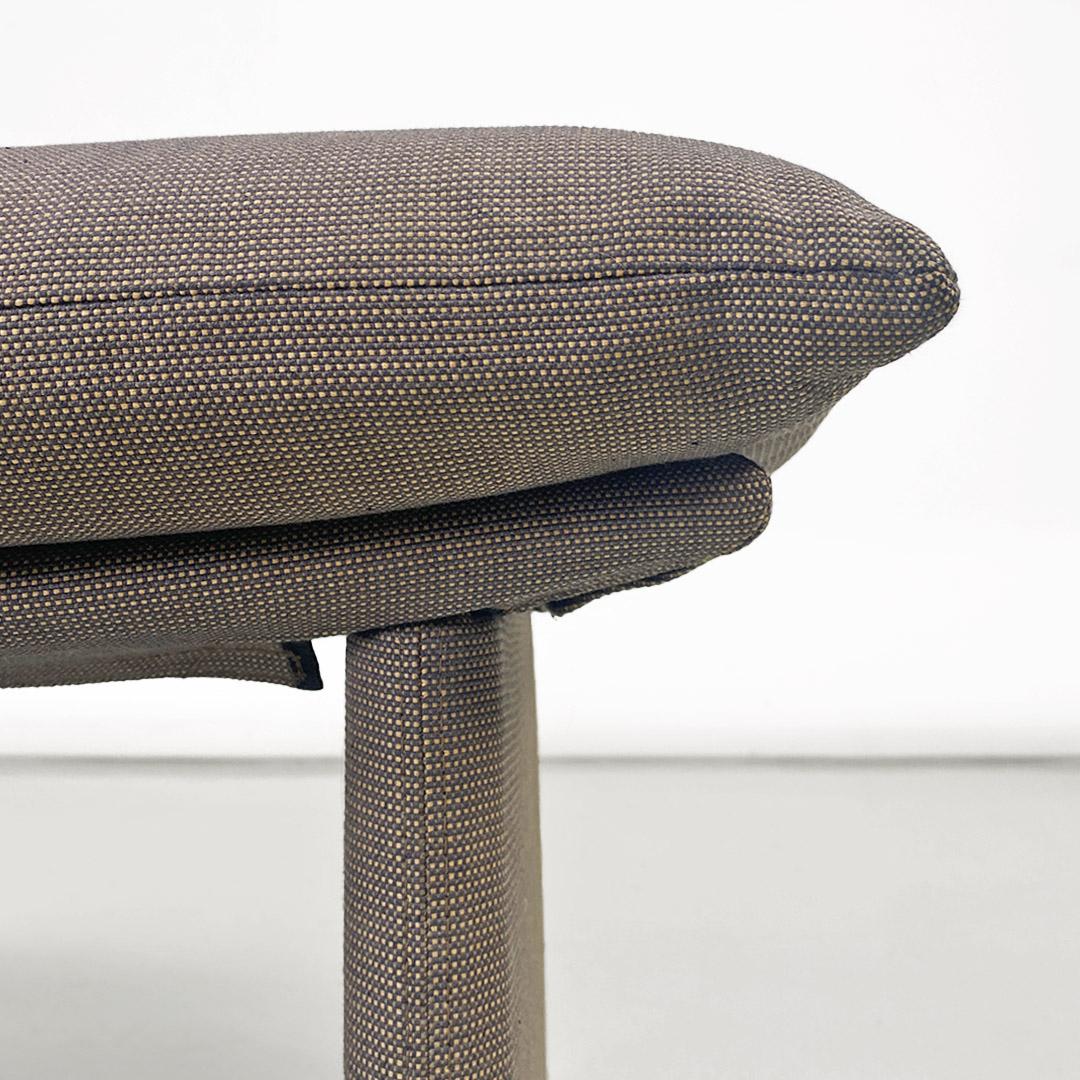 Moderner italienischer Hocker oder Fußbank, gepolstert und mit grauem Stoff bezogen, 1980er Jahre (Late 20th Century) im Angebot