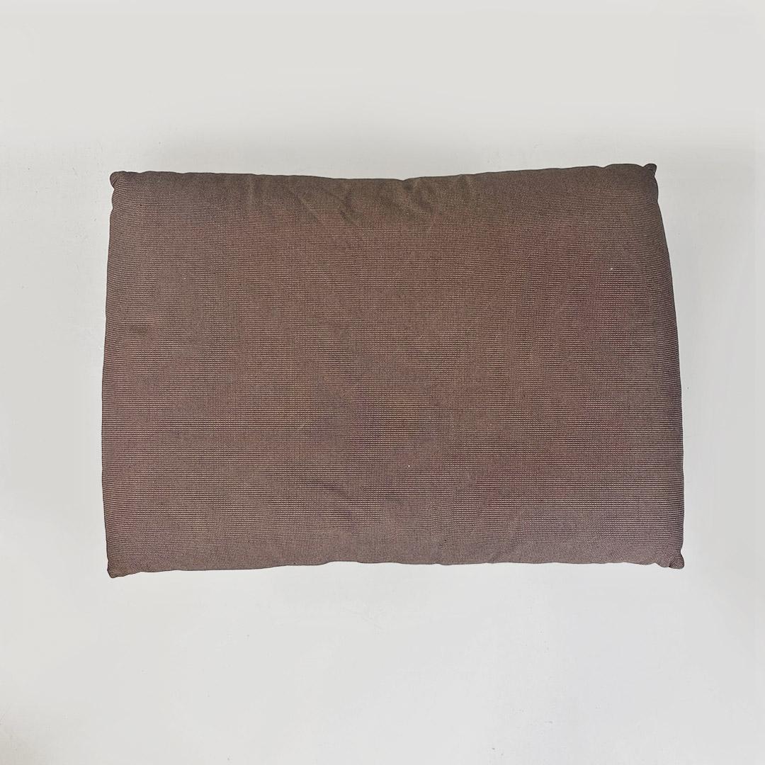 Moderner italienischer Hocker oder Fußbank, gepolstert und mit grauem Stoff bezogen, 1980er Jahre im Angebot 2