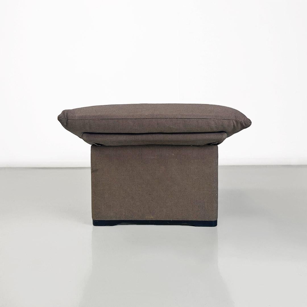 Modern Italian pouf or footstool upholstered and covered in 1980s gray fabric For Sale 3