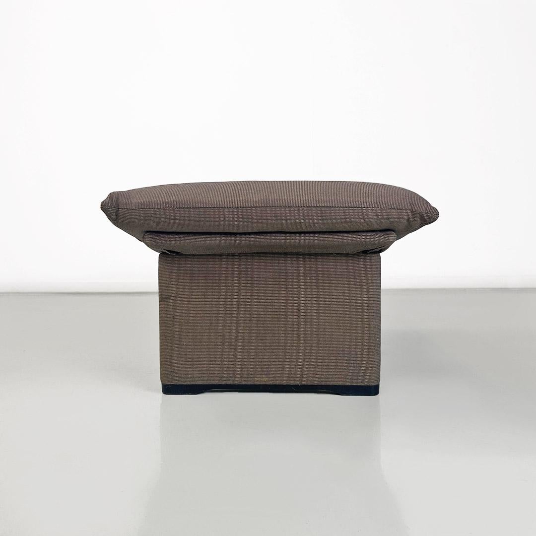 Moderner italienischer Hocker oder Fußbank, gepolstert und mit grauem Stoff bezogen, 1980er Jahre im Angebot 3