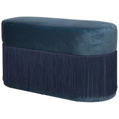 Pouf Pill L Zeitgenössischer, skulpturaler Pouf mit Samt und Fransen von Houtique