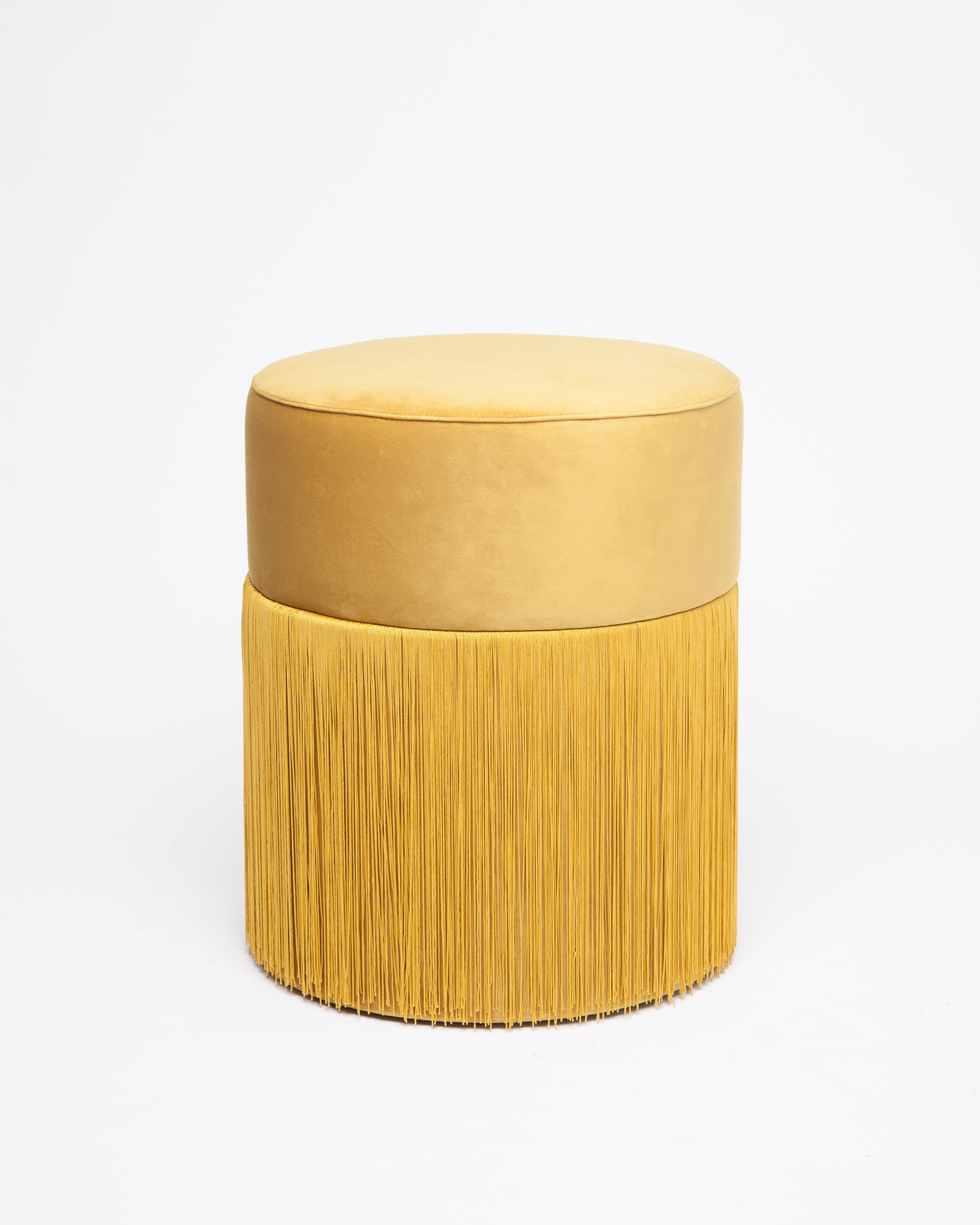 Pouf pill S by Houtique
Dimensions: H 45 x D 35 cm
Materials: Velvet upholstery and 30cm fringes

Pill Pouf S
Art Deco style pouf with wood structure and velvet fabric.
2 fiber-board discs of 16mm, joined by wooden tufts.
Upholstery Velvet