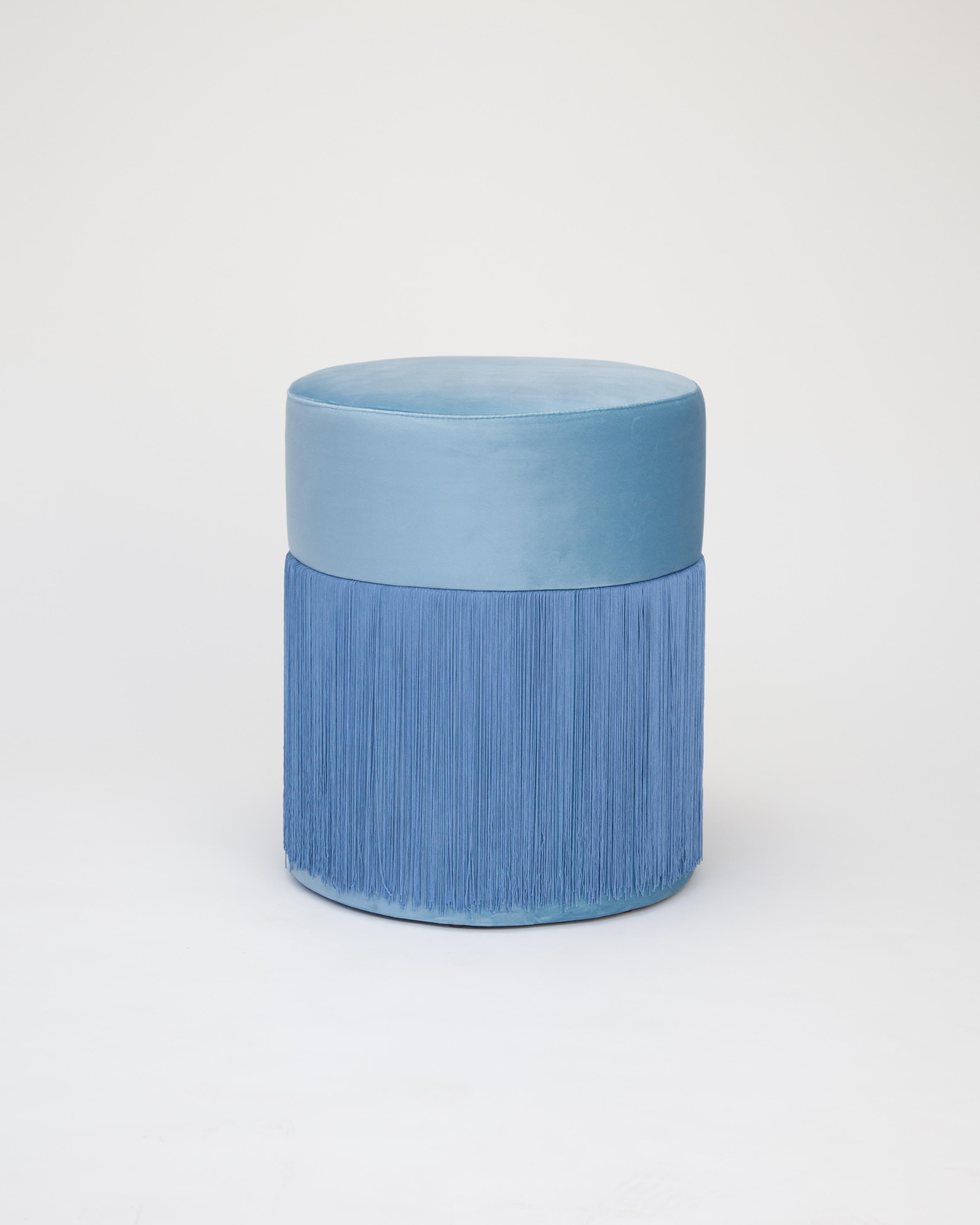 Pouf pill S by Houtique
Dimensions: H 45 x D 35 cm
Materials: Velvet upholstery and 30cm fringes

Pill Pouf S
Art Deco style pouf with wood structure and velvet fabric.
2 fiber-board discs of 16mm, joined by wooden tufts.
Upholstery velvet