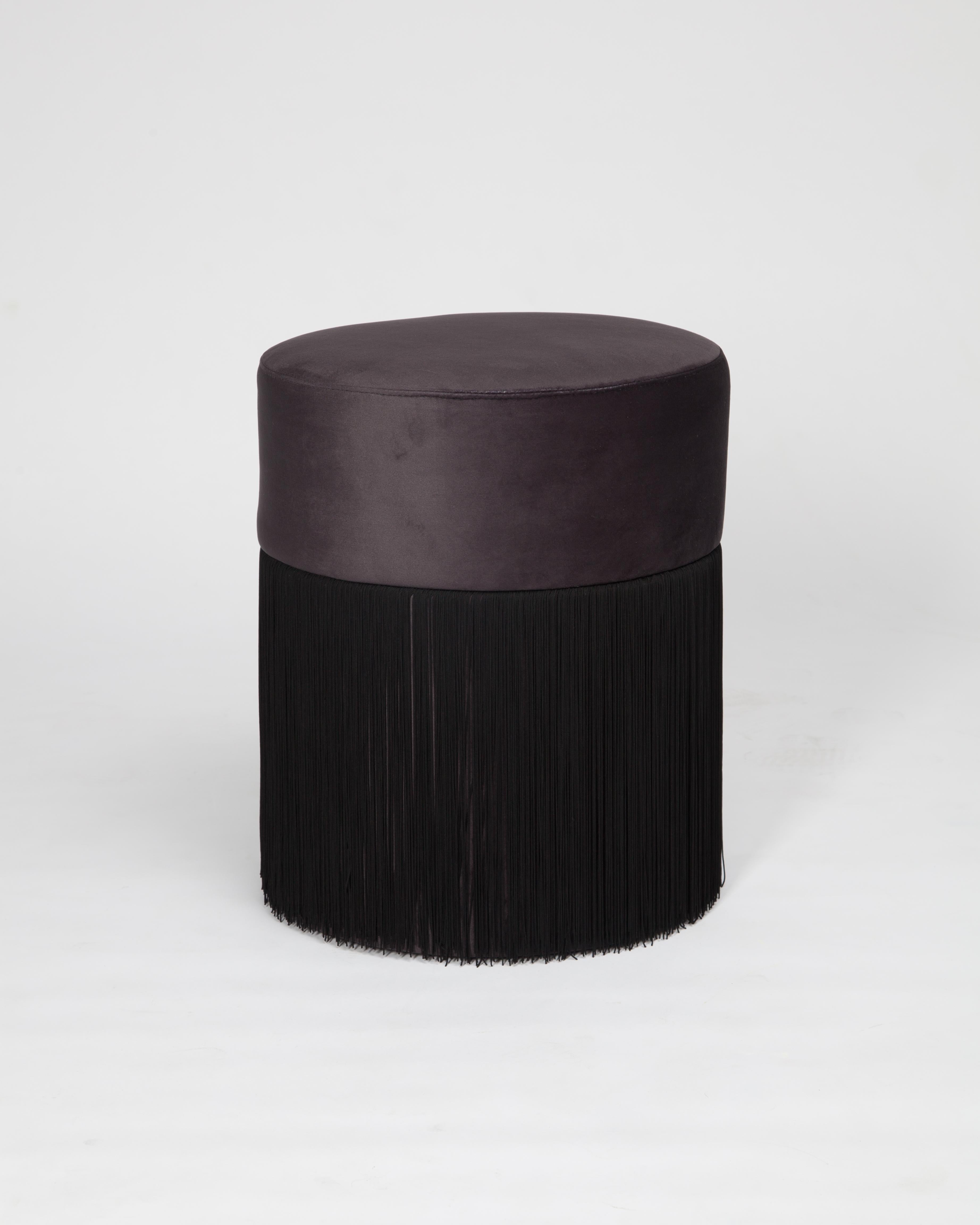 Pouf pill S by Houtique
Dimensions: H 45 x D 35 cm
Materials: Velvet upholstery and 30cm fringes

Pill Pouf S
Art Deco style pouf with wood structure and velvet fabric.
2 fiber-board discs of 16mm, joined by wooden tufts.
Upholstery Velvet