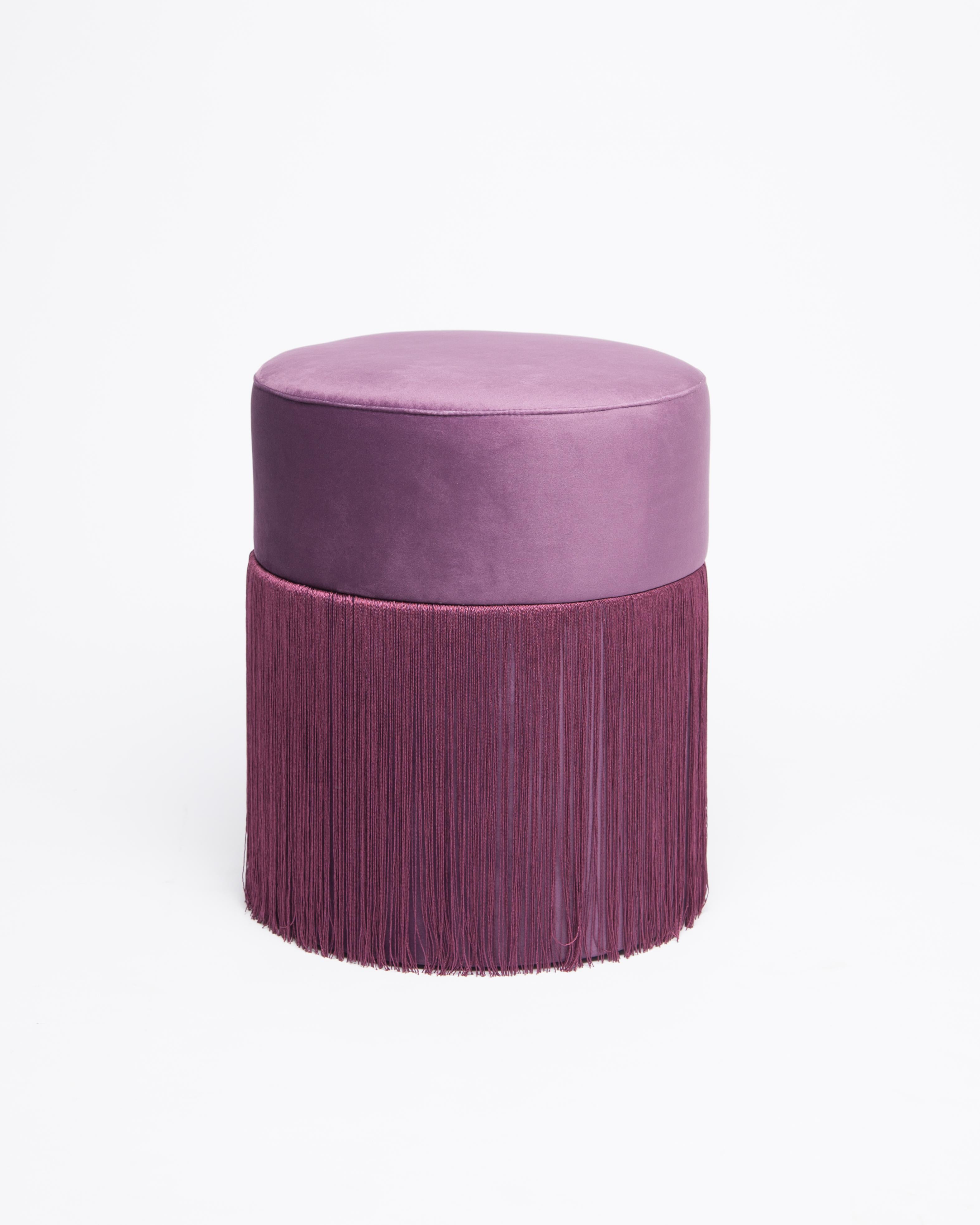 Pouf Pill S Contemporary Sculptural Pouf with Velvet and Fringes by Houtique
Dimensions: H 45 x D 35 cm
Materials: Velvet upholstery and 30cm fringes

Pill Pouf S
Art Deco style pouf with wood structure and velvet fabric.
2 fiber-board discs of