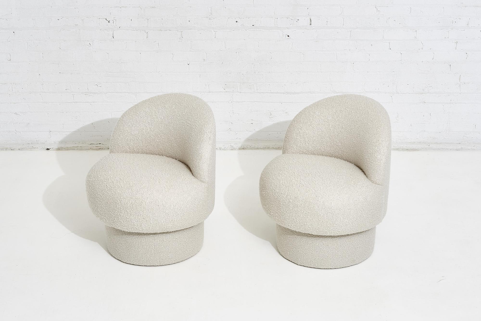 Pouf swivel chairs in white bouclé. Fully restored with curly white bouclé upholstery.