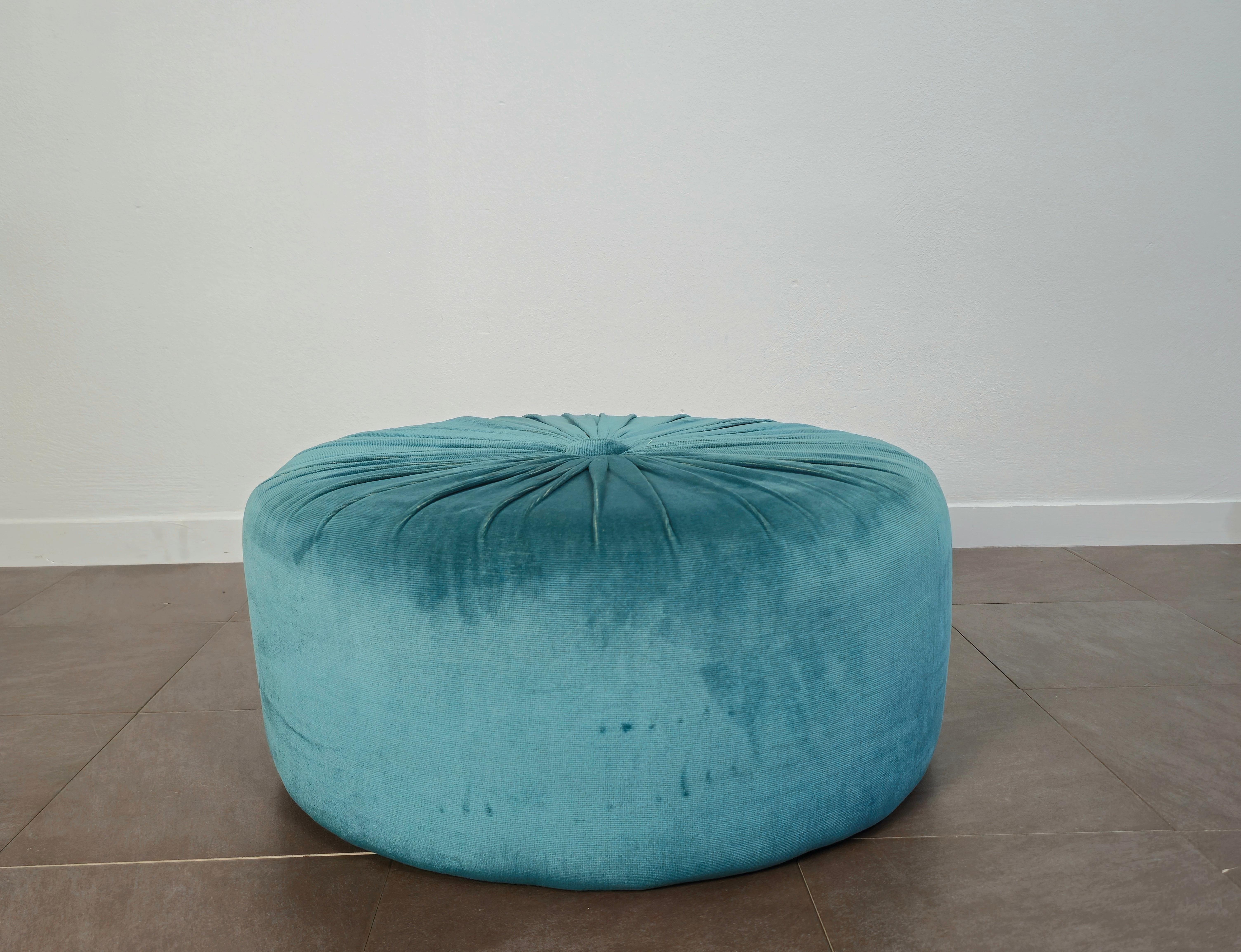 Circular shaped pouf made of smooth velvet in shades of turquoise. Made in Italy in the 60s.



Note: We try to offer our customers an excellent service even in shipments all over the world, collaborating with one of the best shipping partners, DHL,
