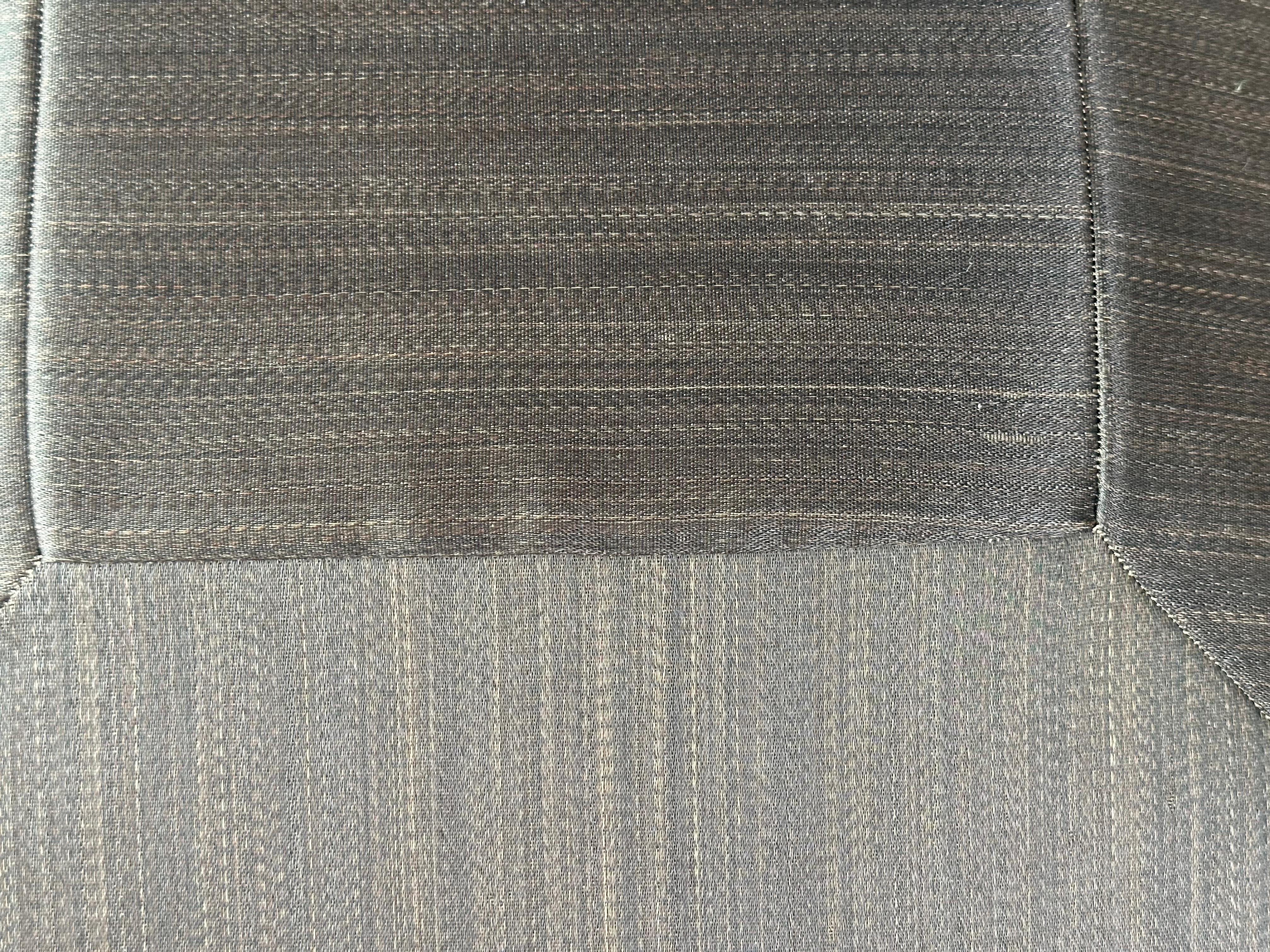 XX secolo Pouf con cuscino quadrato nero e gambe in ferro in vendita