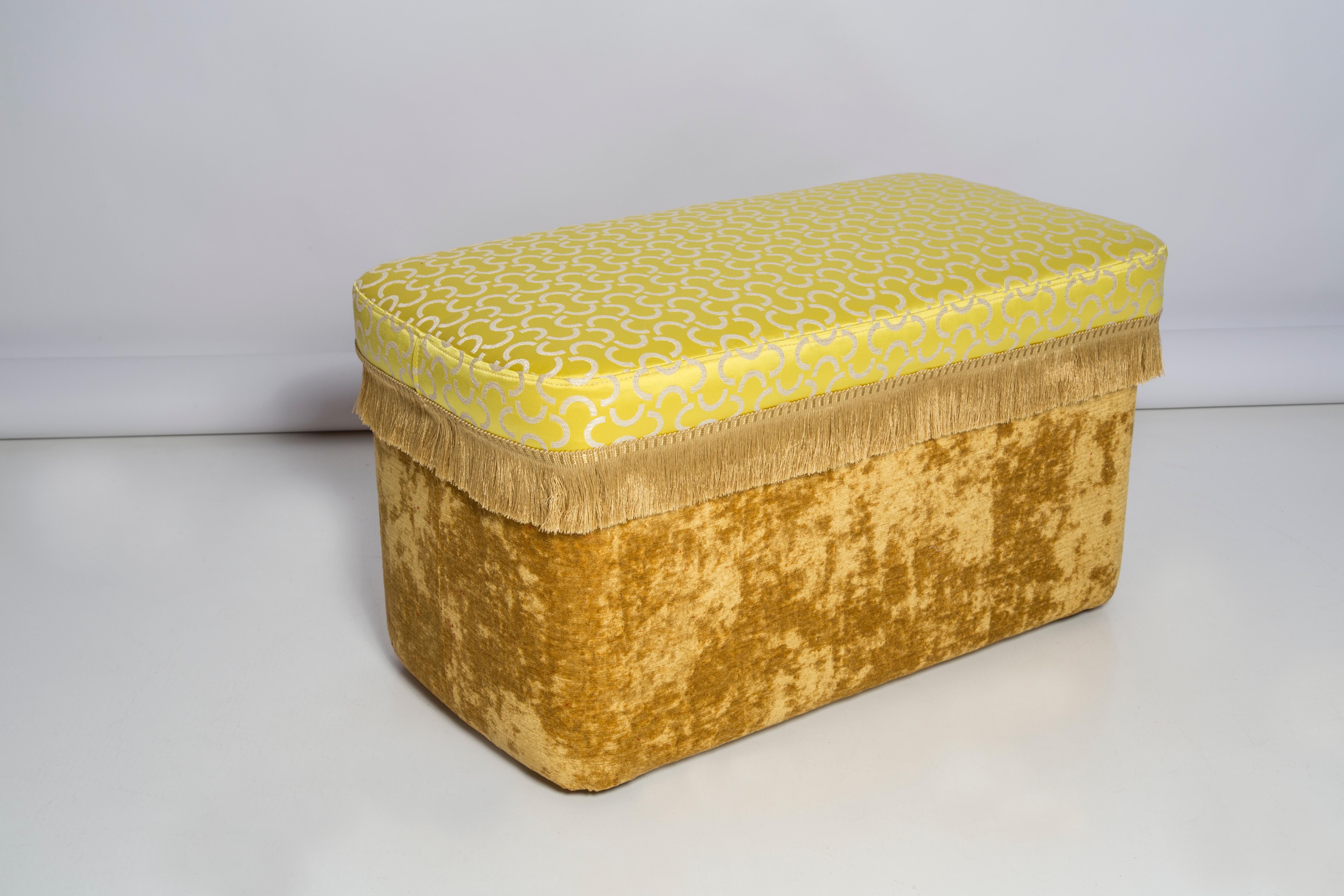 Pouffe with Box, Yellow Mezzaluna Jacquard, by Vintola Studio, Europe, Poland In New Condition For Sale In 05-080 Hornowek, PL