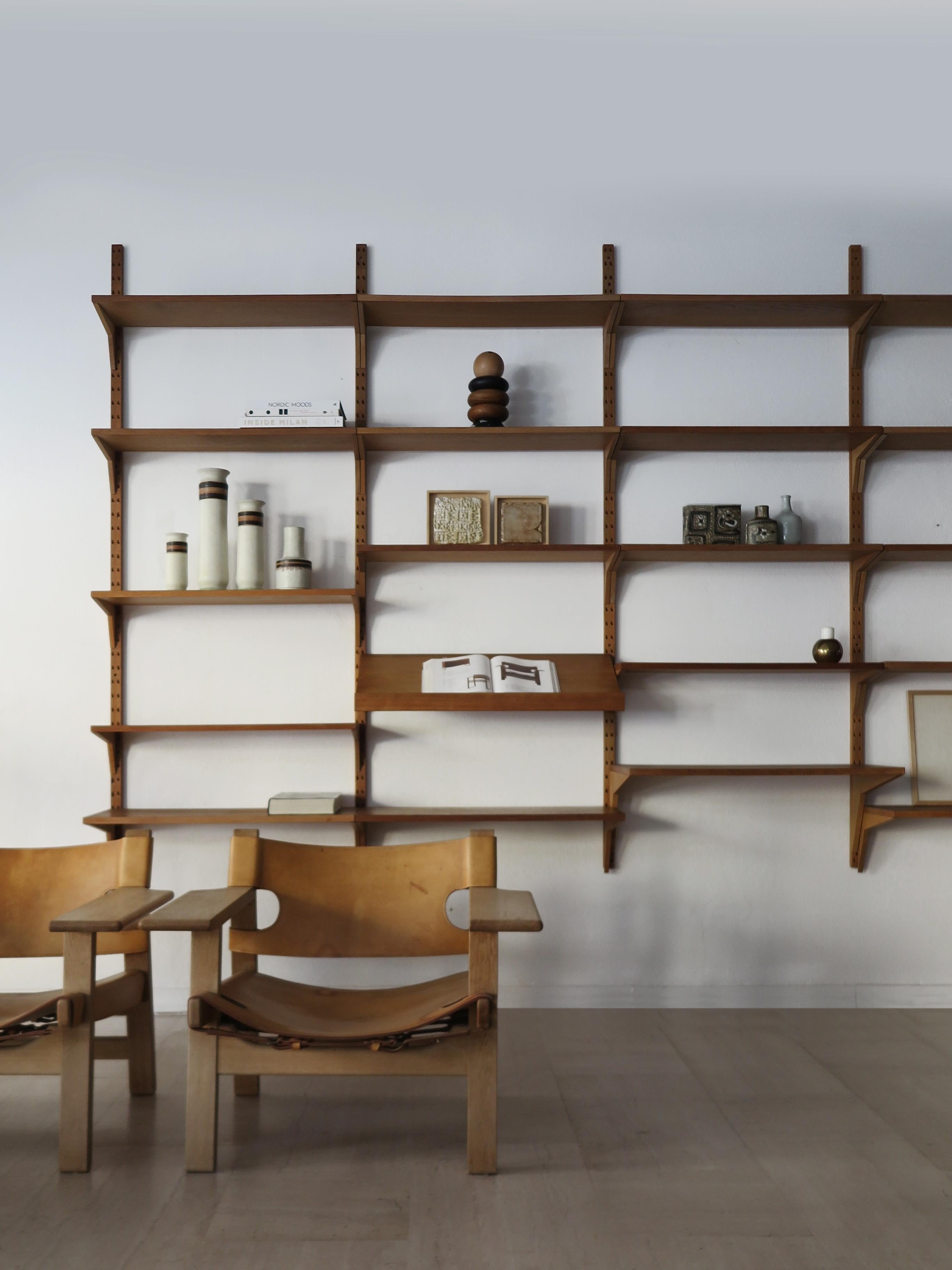 Poul Cadovious escandinavo de mediados de siglo Oak Royal System, Dinamarca Años 60 Moderno de mediados de siglo en venta