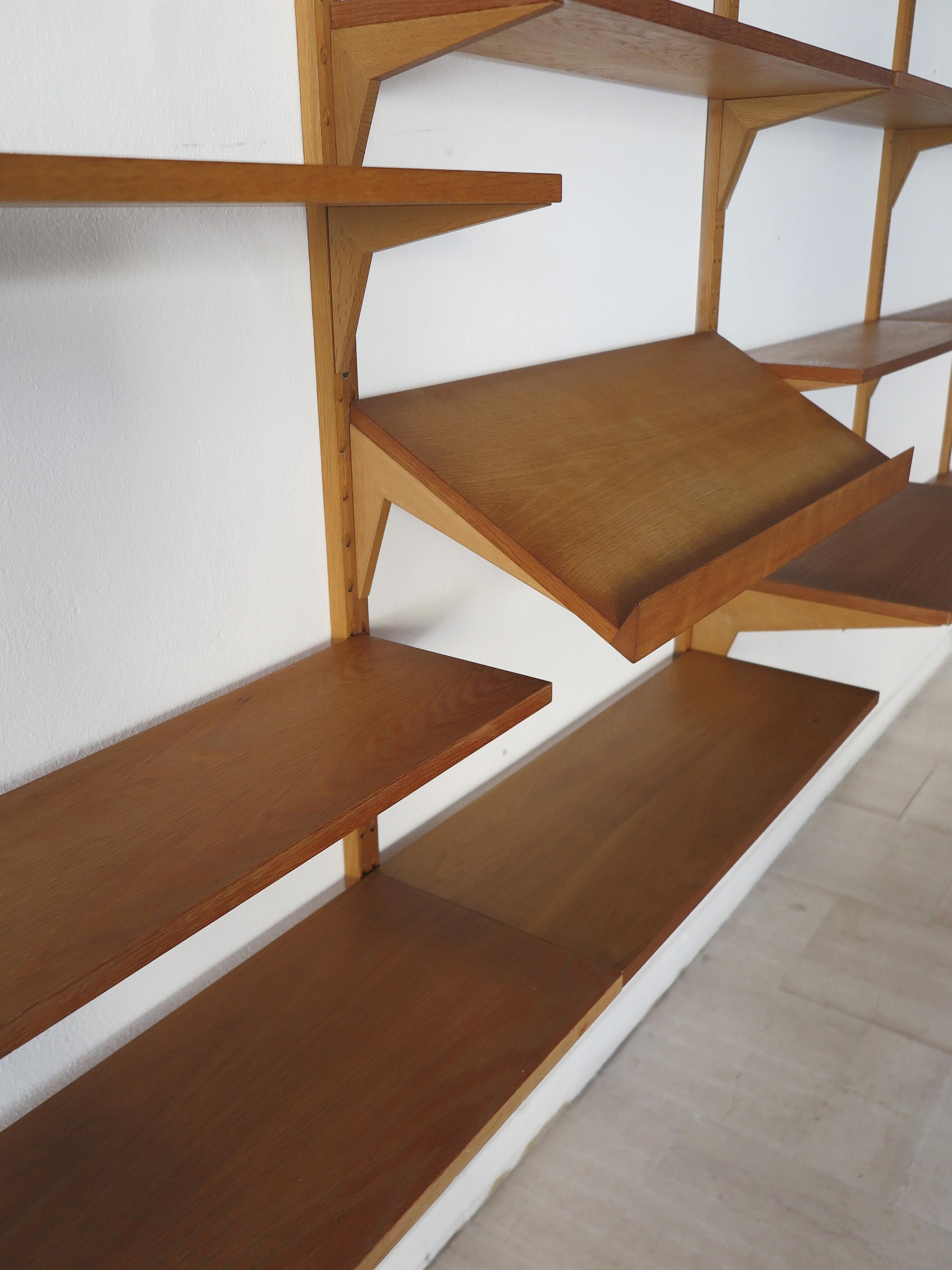 Poul Cadovious escandinavo de mediados de siglo Oak Royal System, Dinamarca Años 60 en venta 1