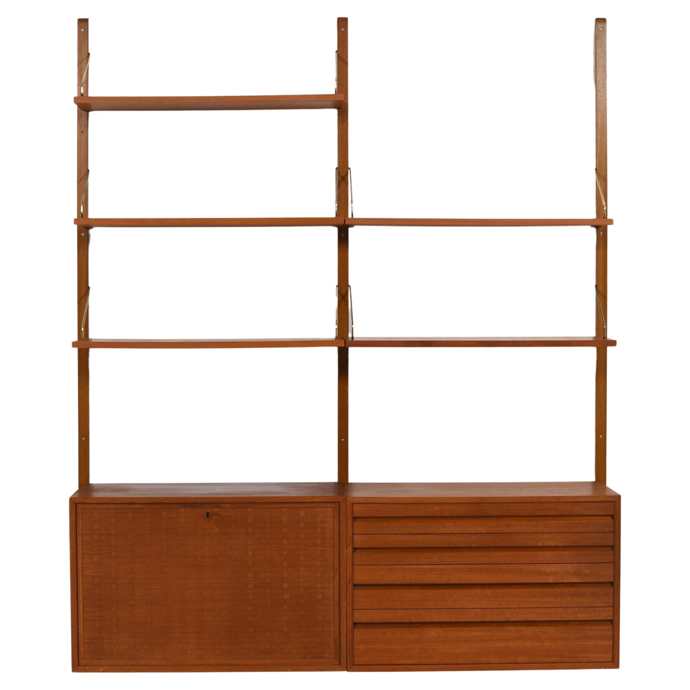 Poul Cadovius designed the Royal System shelving system in 1948. It was one of the world's first shelves that hung on the wall, freeing up floor space. The shelving system quickly became a success and one of the greatest successes in the Danish